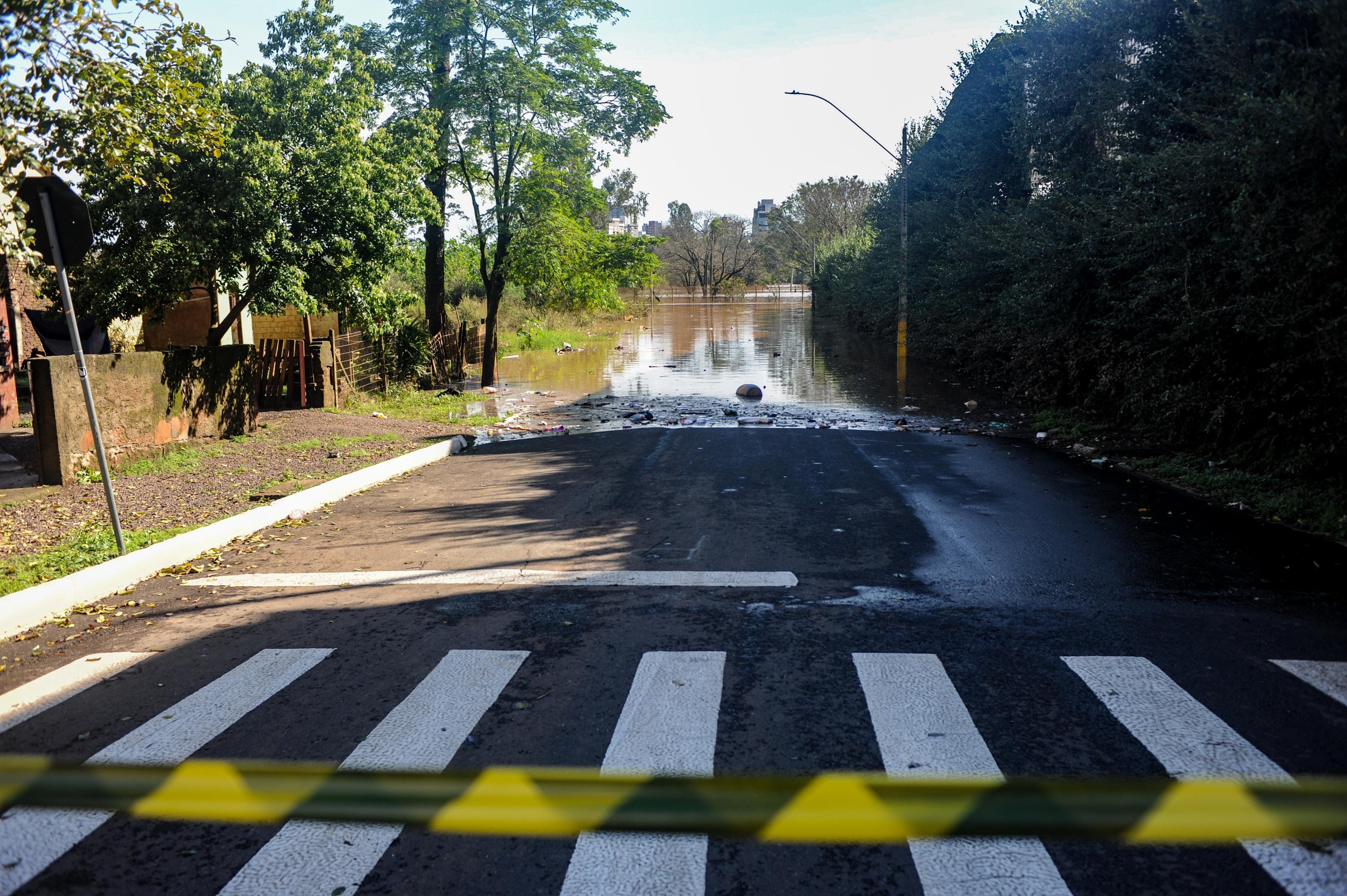 &Agrave;s 10h30min, 24 trechos de ruas de Lajeado seguiam bloqueados por conta da inunda&ccedil;&atilde;o do rio Taquari