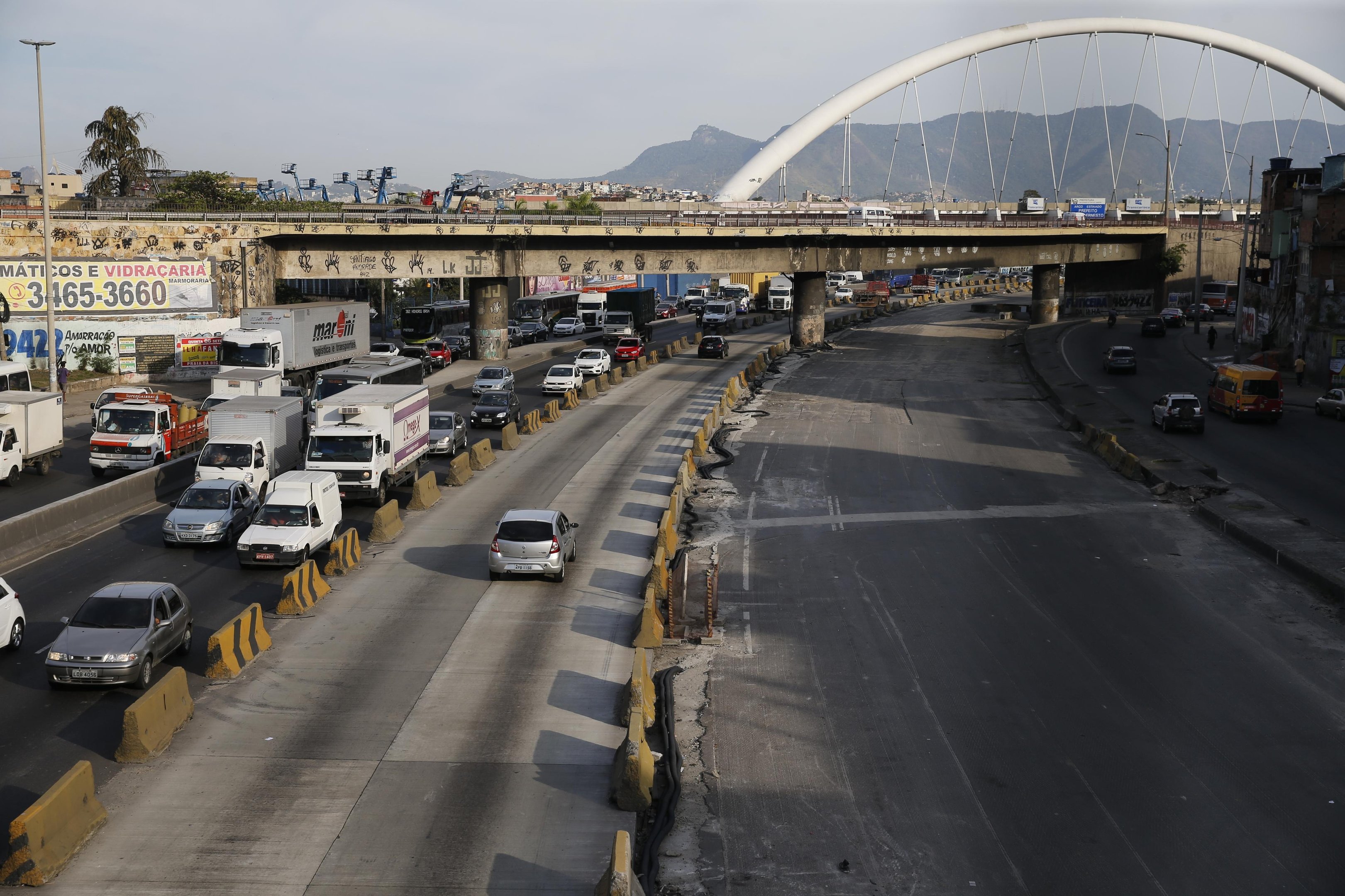 Tiroteio ocorreu na  Avenida Brasil, no Rio