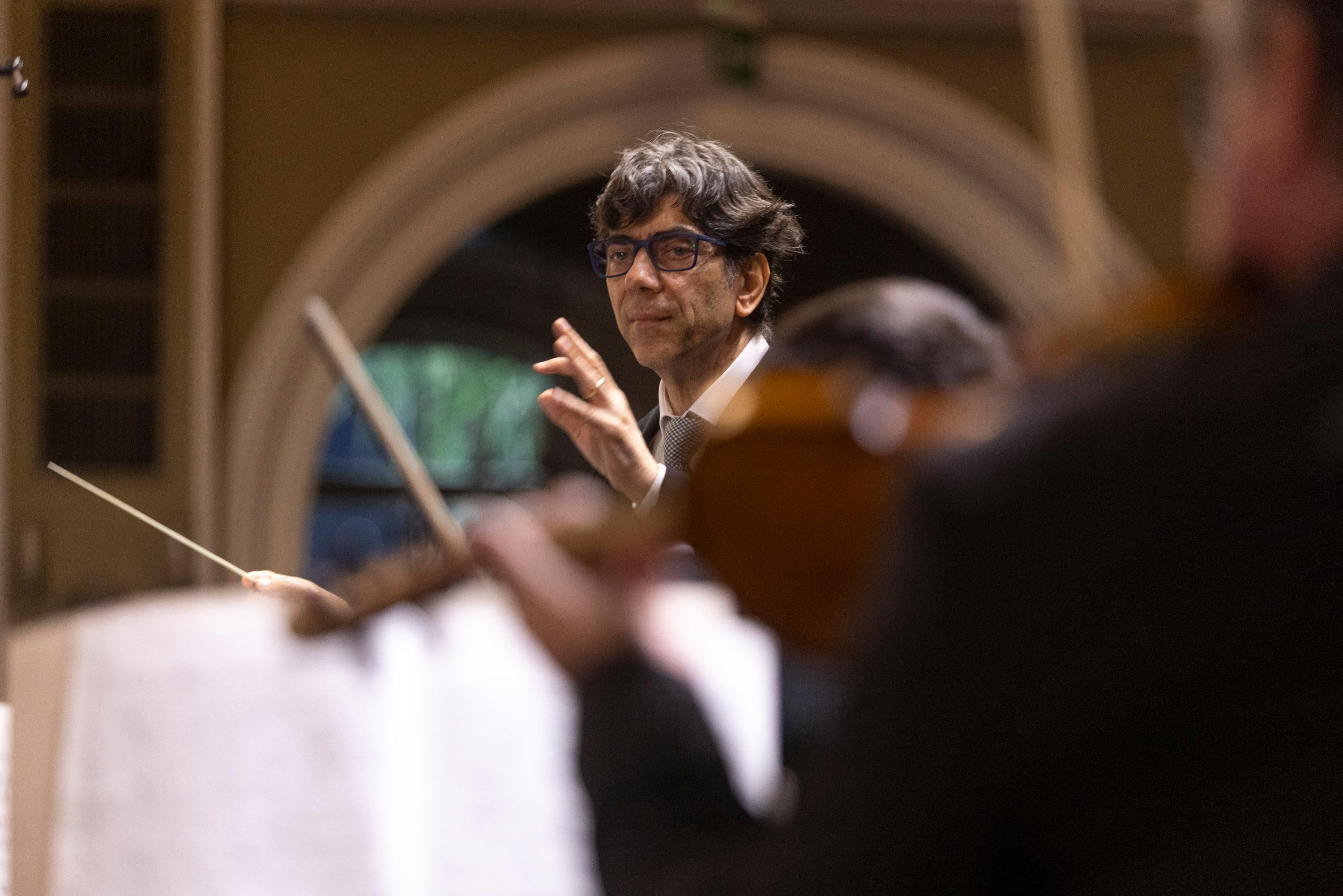 Tiago Flores &eacute; o regente da Orquestra da Ulbra