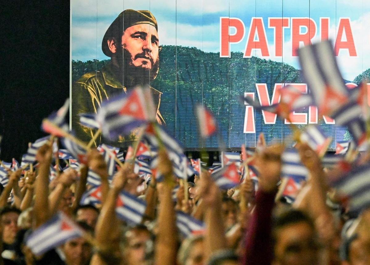 Cuba anuncia a abertura de amplos setores de sua economia &agrave; iniciativa privada, poucas semanas depois de o Parlamento aprovar um pacote de medidas em favor da economia de mercado