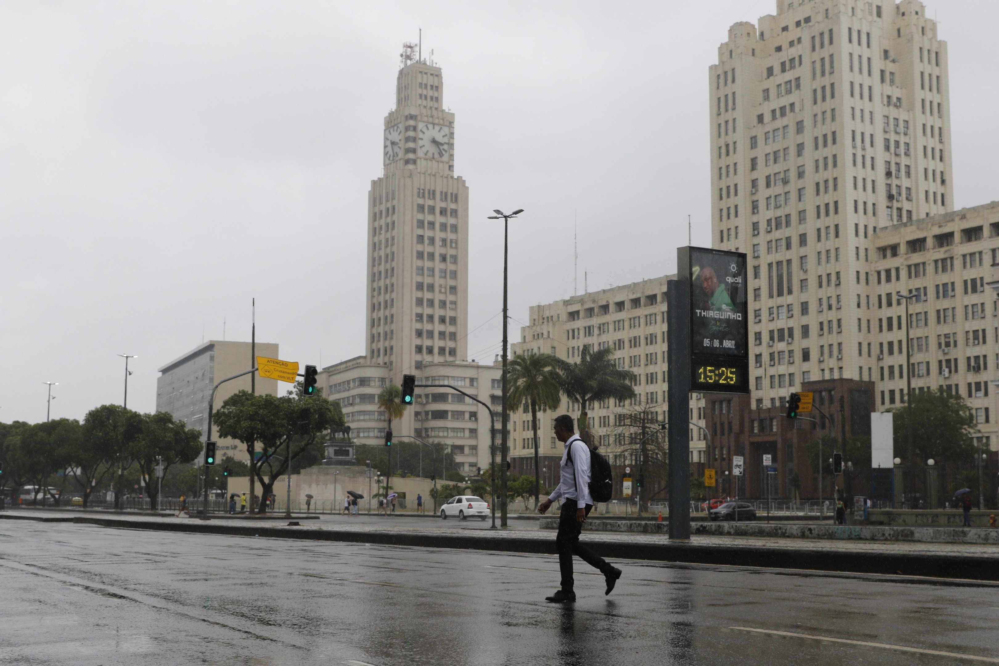 H&aacute; previs&atilde;o de chuva fraca em pontos isolados para as pr&oacute;ximas horas, al&eacute;m de ventos moderados a muito fortes