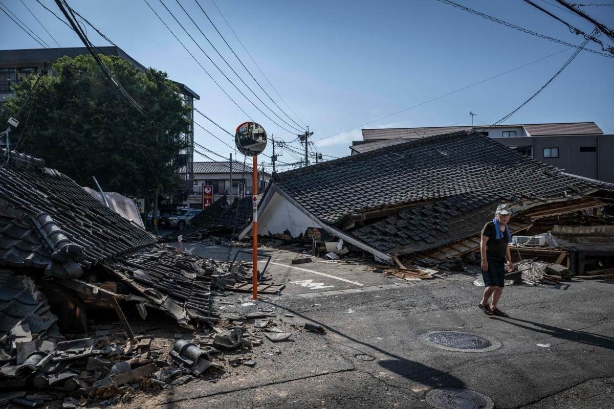 Calor dificulta tarefas de resgate ap&oacute;s terremoto que matou 34 pessoas no Jap&atilde;o