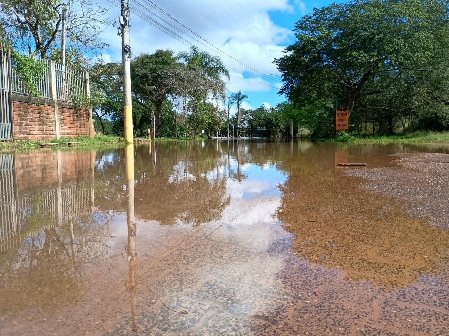 O rio apresenta tend&ecirc;ncia de eleva&ccedil;&atilde;o, subindo cerca de 0,5 cent&iacute;metro por hora