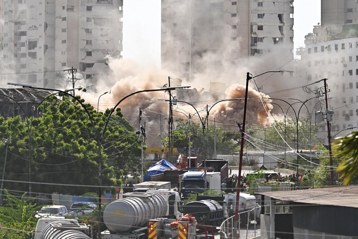 Segundo as autoridades, 190 edif&iacute;cios desabaram, enquanto outros 856 foram danificados pelos tremores
