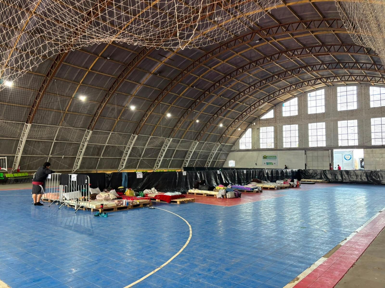 Ao todo, 4 fam&iacute;lias, totalizando 12 pessoas est&atilde;o abrigadas no Gin&aacute;sio Municipal