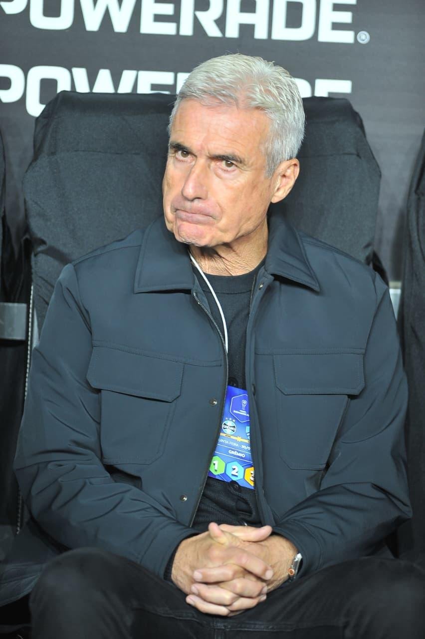 Lu&iacute;s Castro foi alvo de xingamentos da torcida na Arena