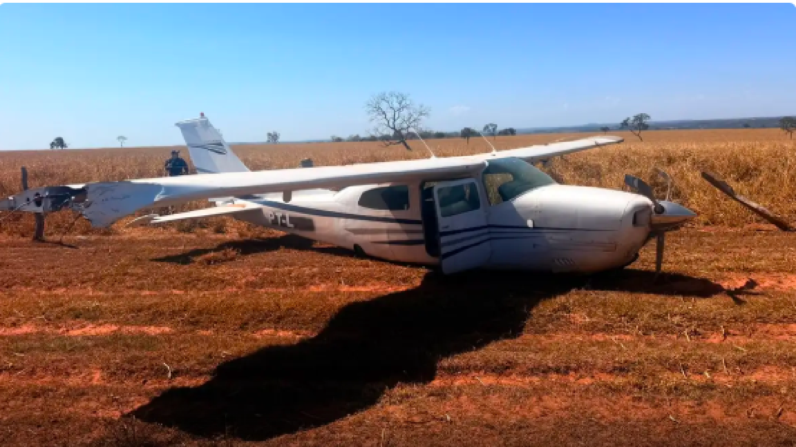 Ap&oacute;s tentativas de contato com a aeronave de pequeno porte, os ca&ccedil;as da FAB dispararam contra ela, com o objetivo de danificar o equipamento e for&ccedil;ar a aterrissagem
