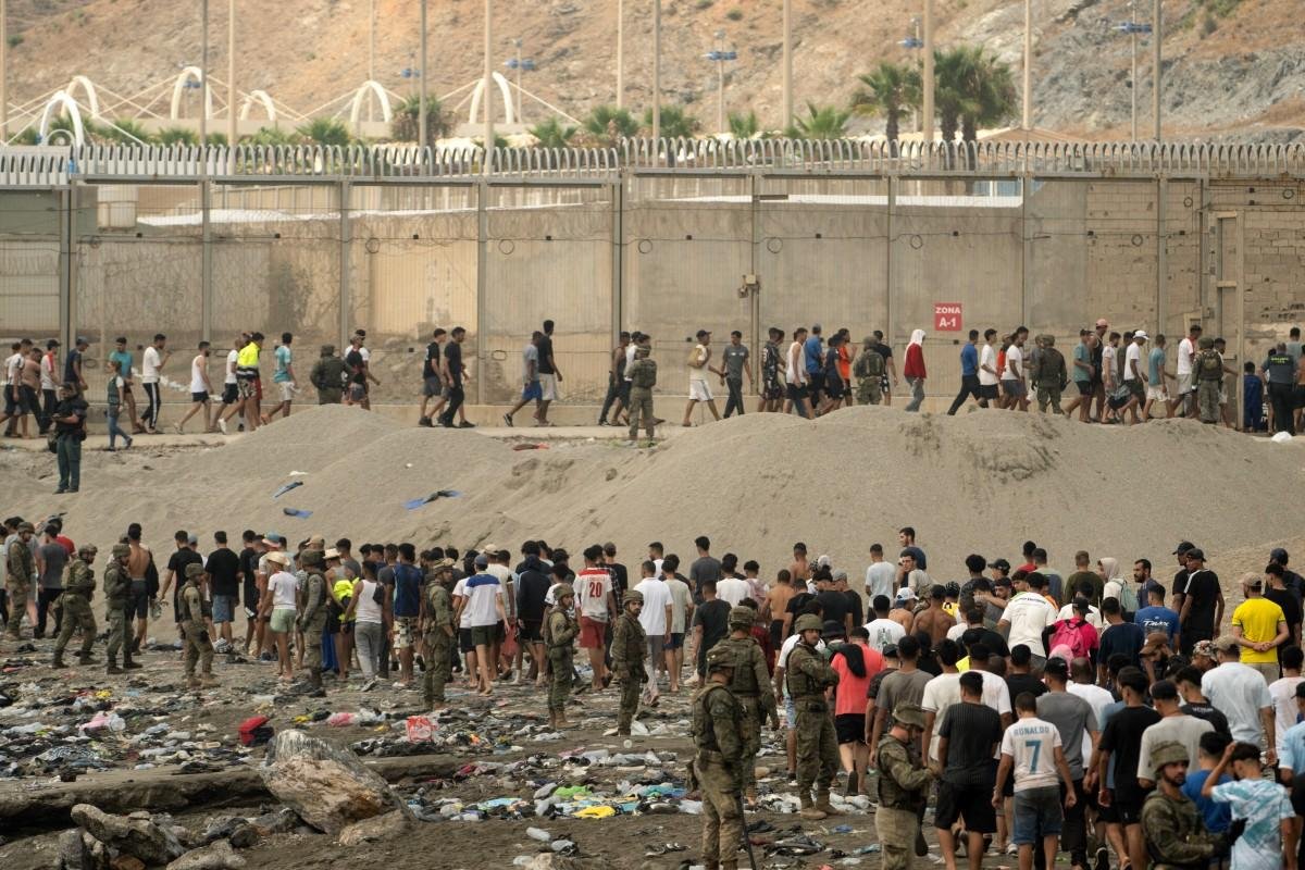 Propaga&ccedil;&atilde;o de desinforma&ccedil;&atilde;o nas redes sociais contribuiu para a chegada de 72 mil&nbsp;migrantes a Ceuta nos &uacute;ltimos dias de julho