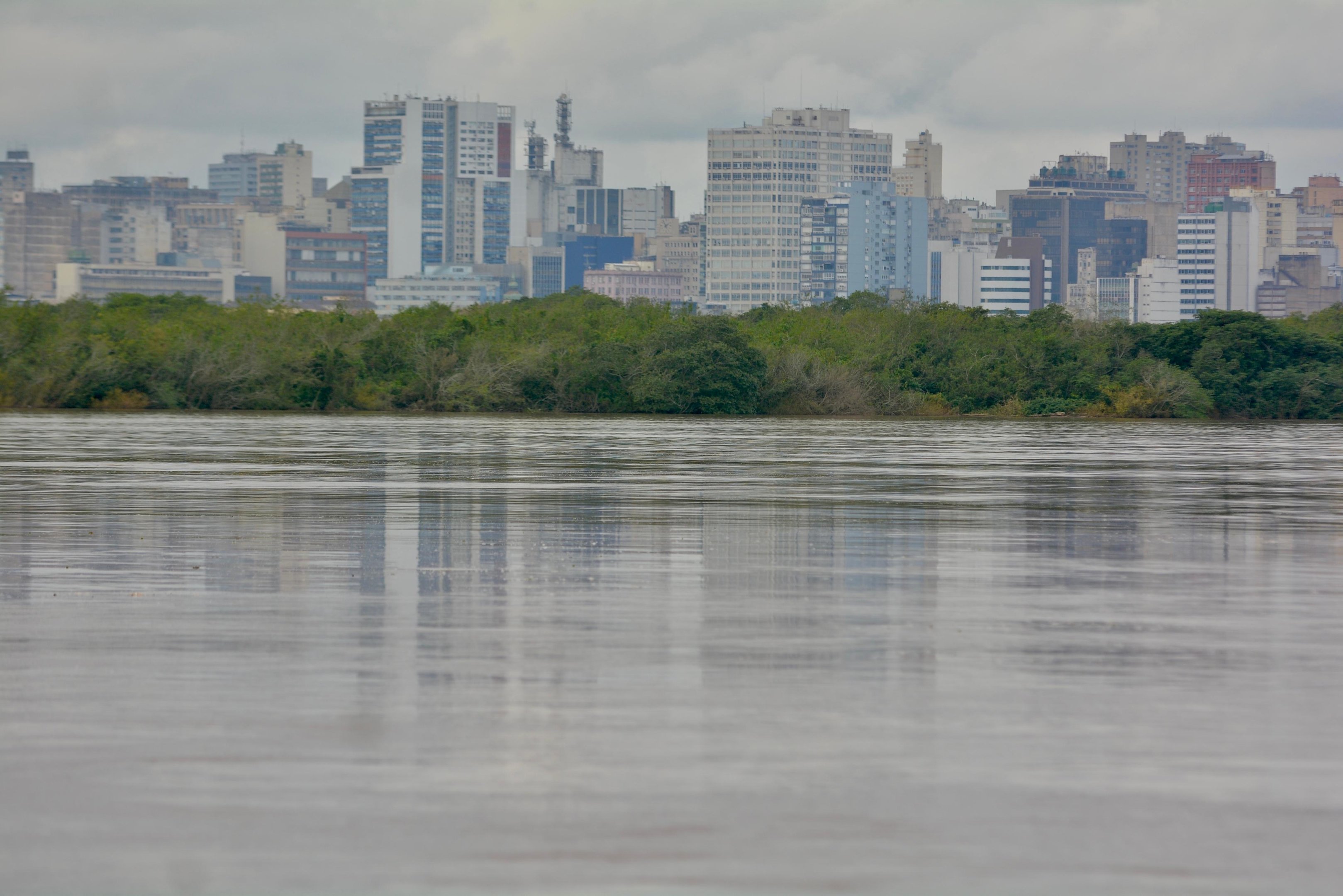 N&iacute;vel do Gua&iacute;ba indicava 2,16 metros na manh&atilde; de segunda-feira em Porto Alegre