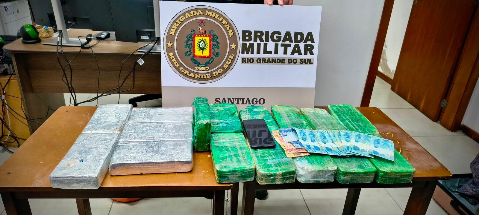 Conforme a BM, a carga apreendida &eacute; avaliada em cerca de R$ 4 milh&otilde;es