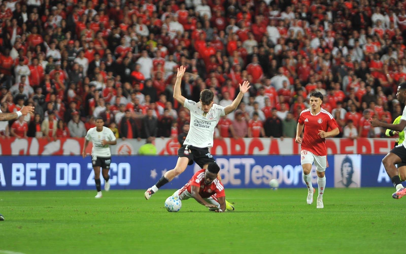 Colorado&nbsp;teme que press&atilde;o corintiana&nbsp;intimide &aacute;rbitro do jogo de volta