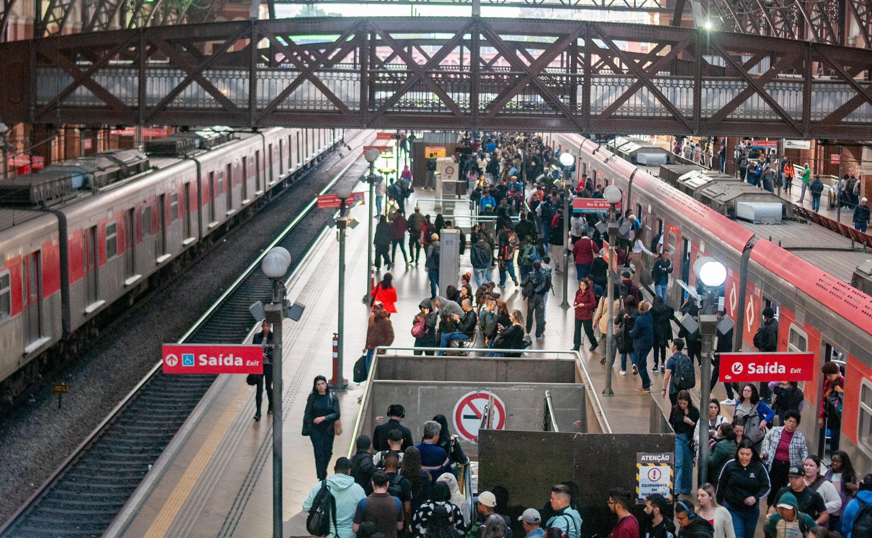 Passageiros relatam frustra&ccedil;&atilde;o em meio &agrave; greve na CPTM
