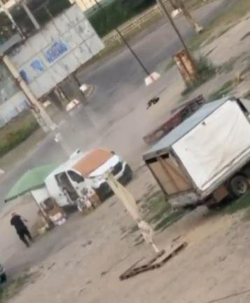 Homem &eacute; perseguido por drone em Kherson, na Ucr&acirc;nia