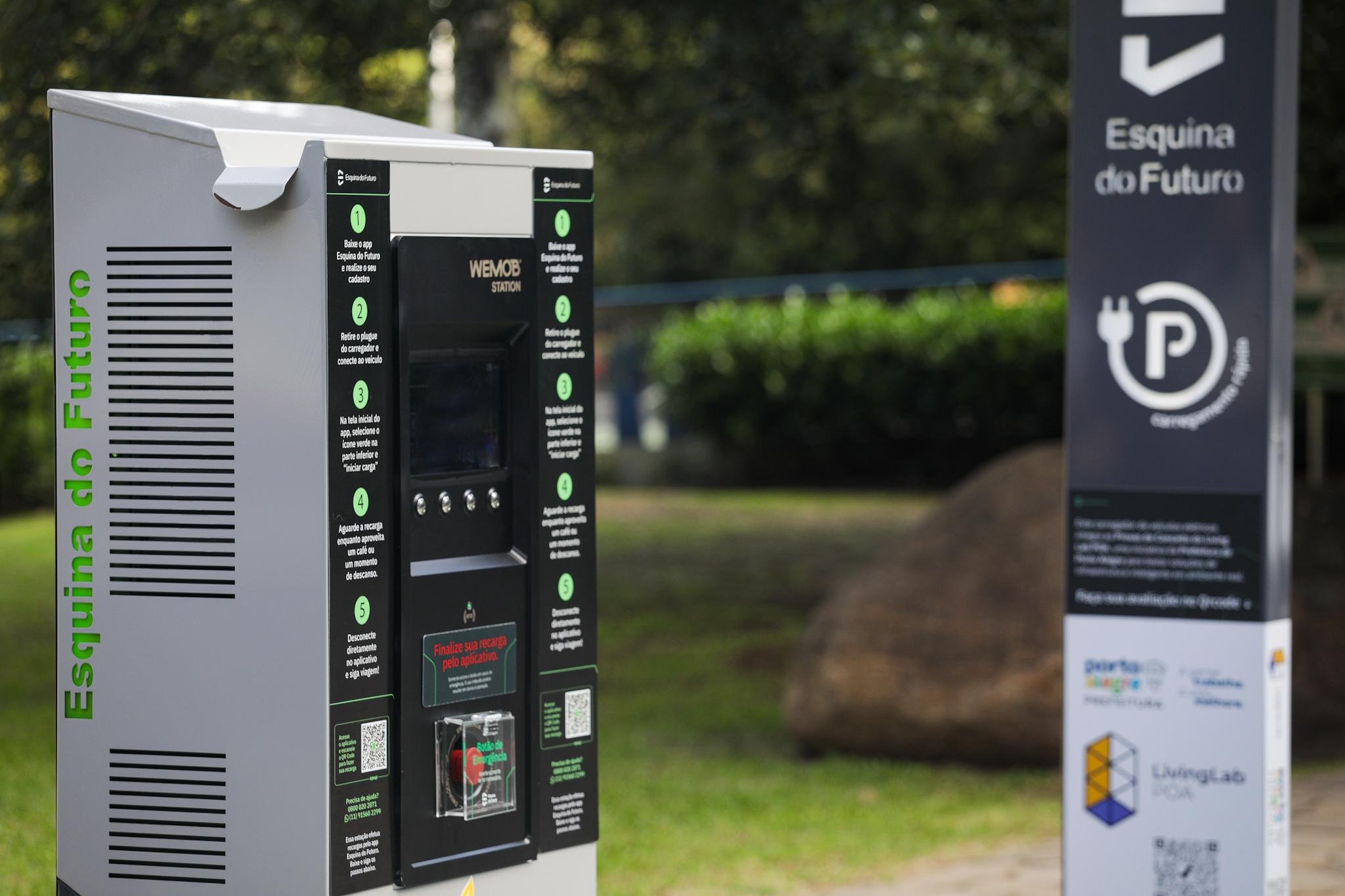 Os primeiros pontos de carregamento r&aacute;pido para ve&iacute;culos el&eacute;tricos em vias p&uacute;blicas de Porto Alegre entraram em opera&ccedil;&atilde;o em maio