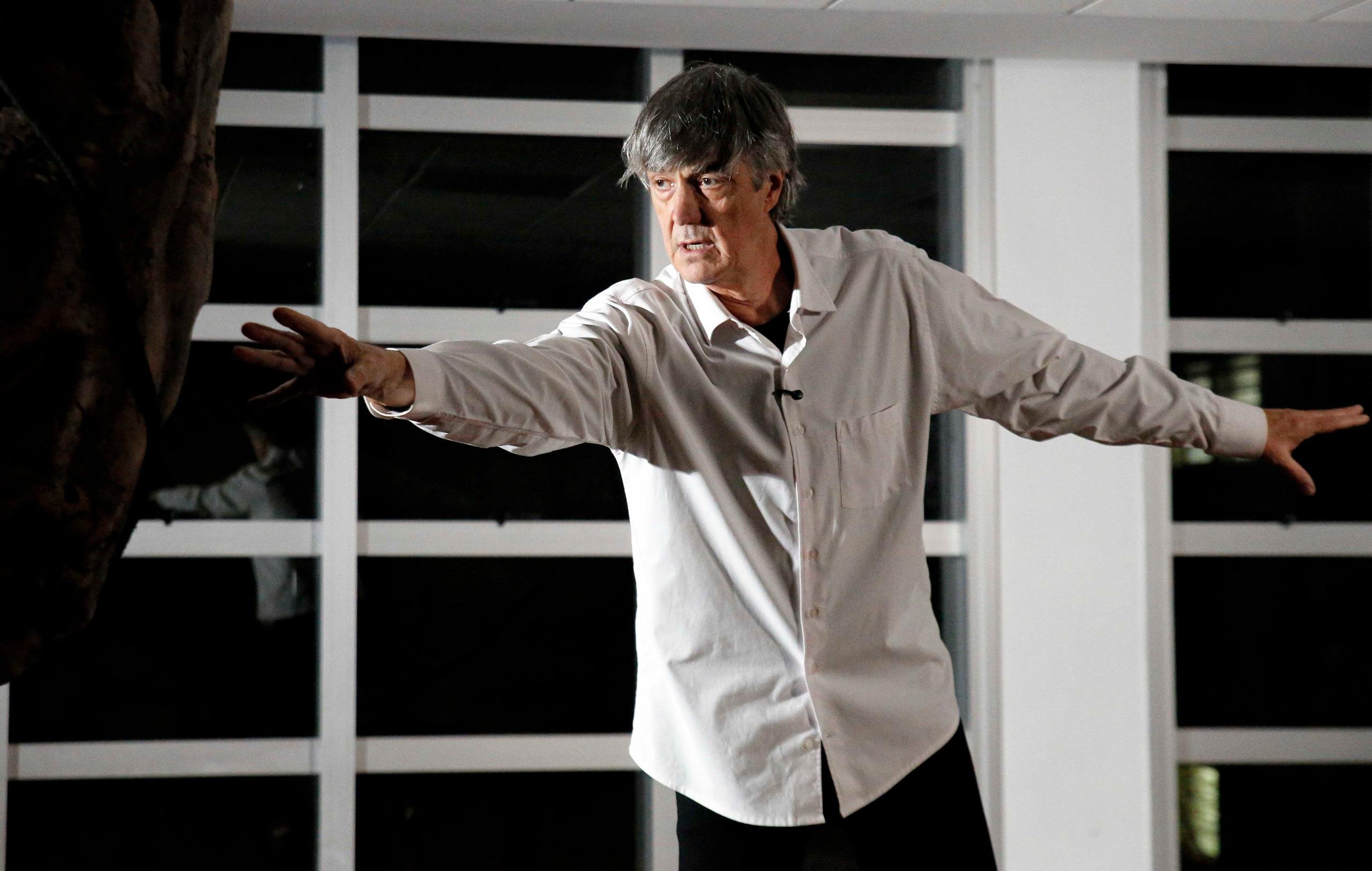 O artista J&uacute;lio Conte apresenta o mon&oacute;logo &lsquo;Todas as Minhas Mortes&rsquo;
