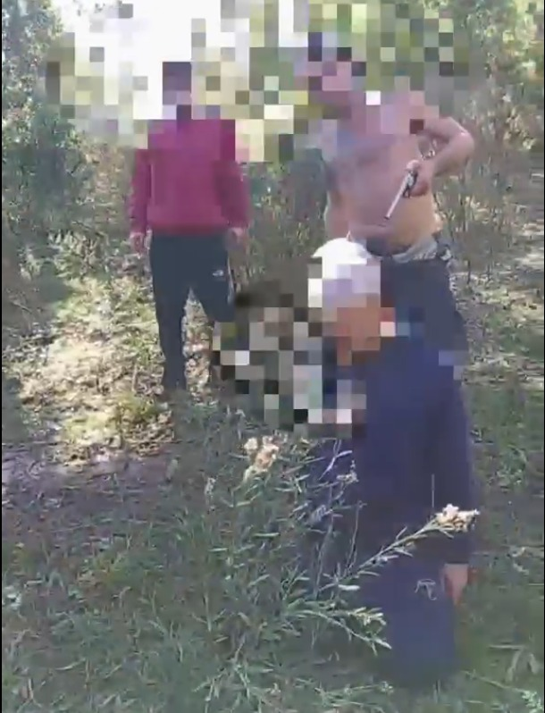 V&iacute;tima foi agredida com chutes, coronhadas e golpes desferidos com um cabo de madeira