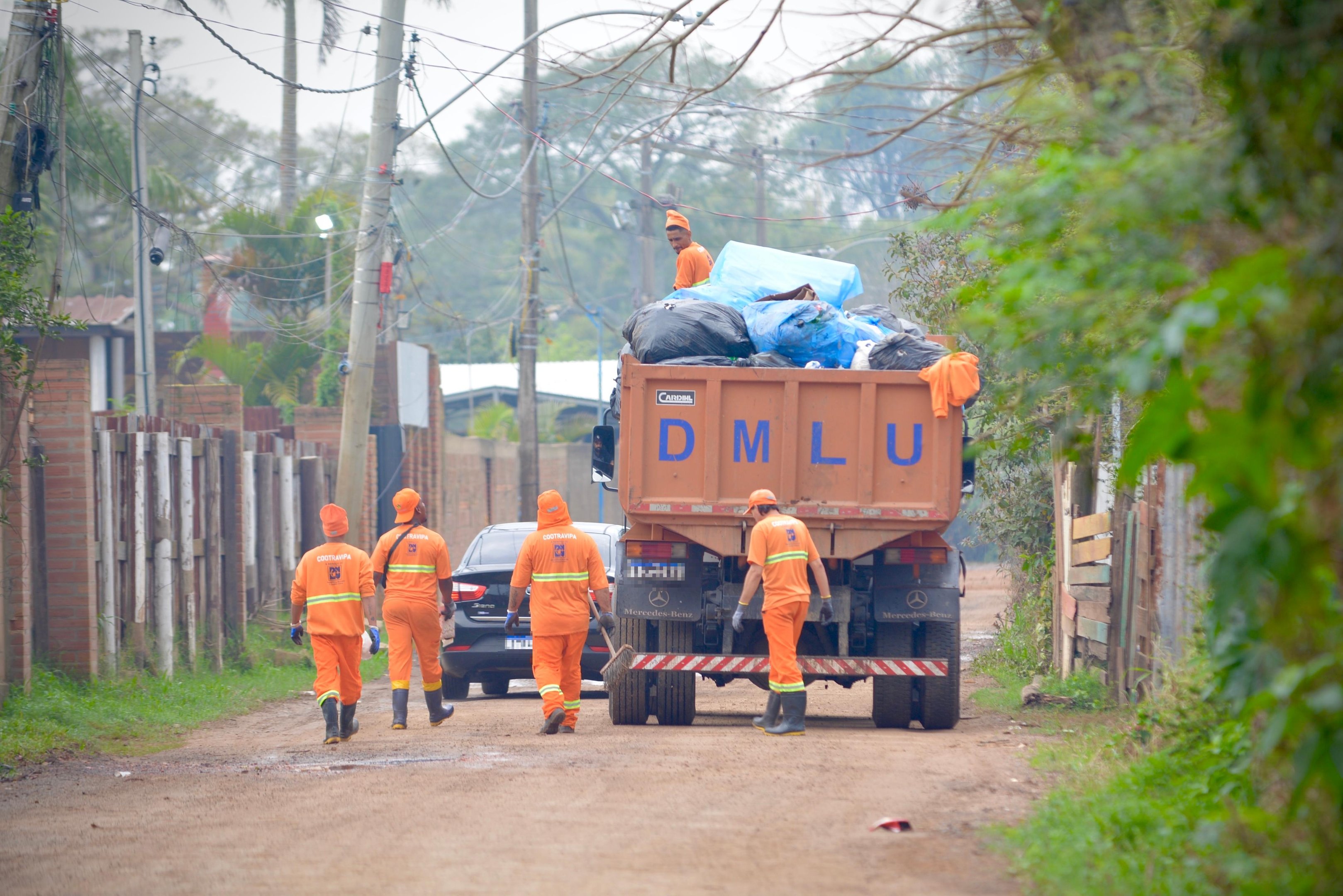 Ao todo, foram retiradas cerca de dez toneladas de res&iacute;duos na Ilha Grande dos Marinheiros, ap&oacute;s as chuvas