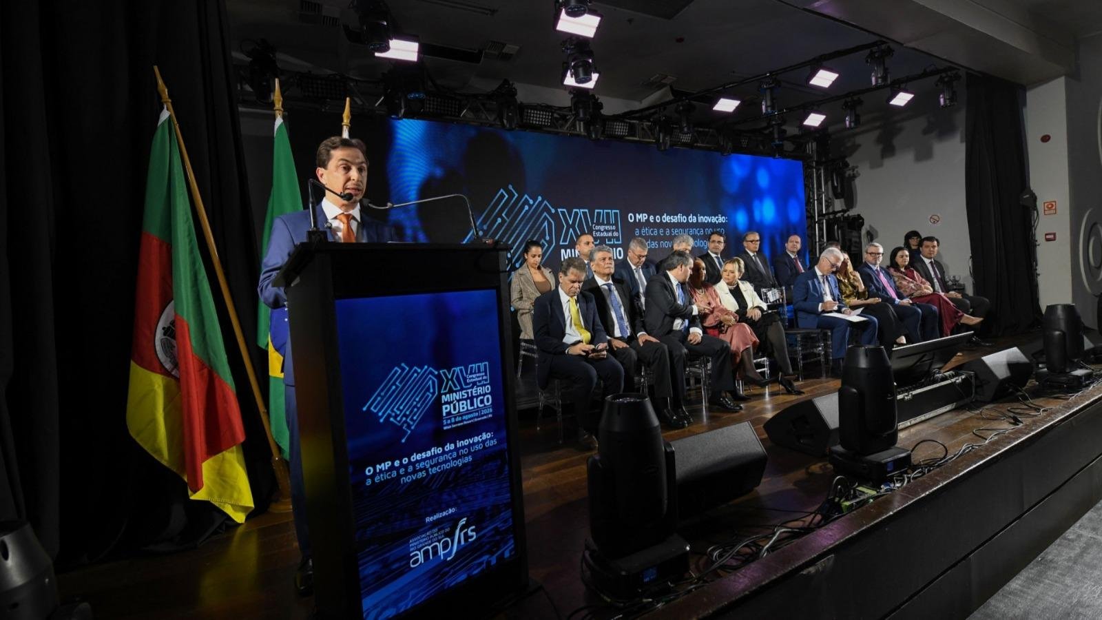 Abertura em Gramado com representantes de todo o Brasil