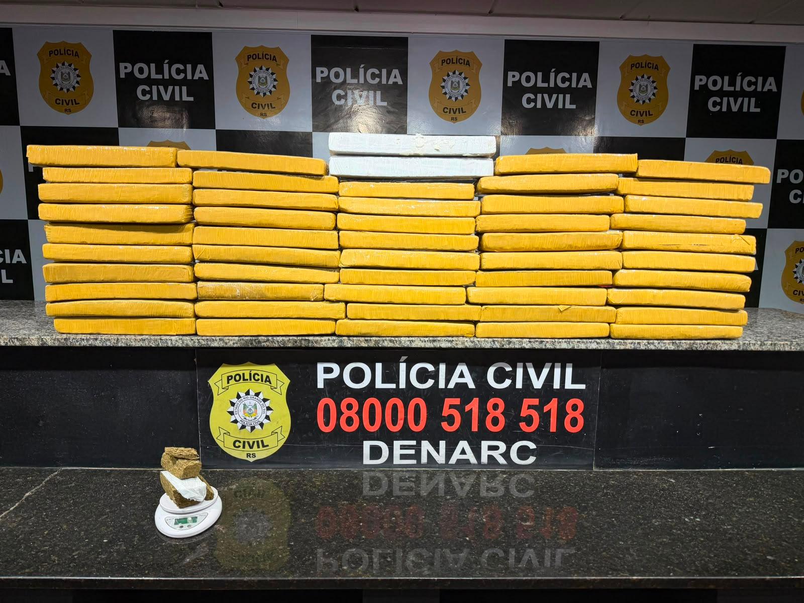 Pol&iacute;cia Civil encontrou 51 tijolos de maconha no im&oacute;vel