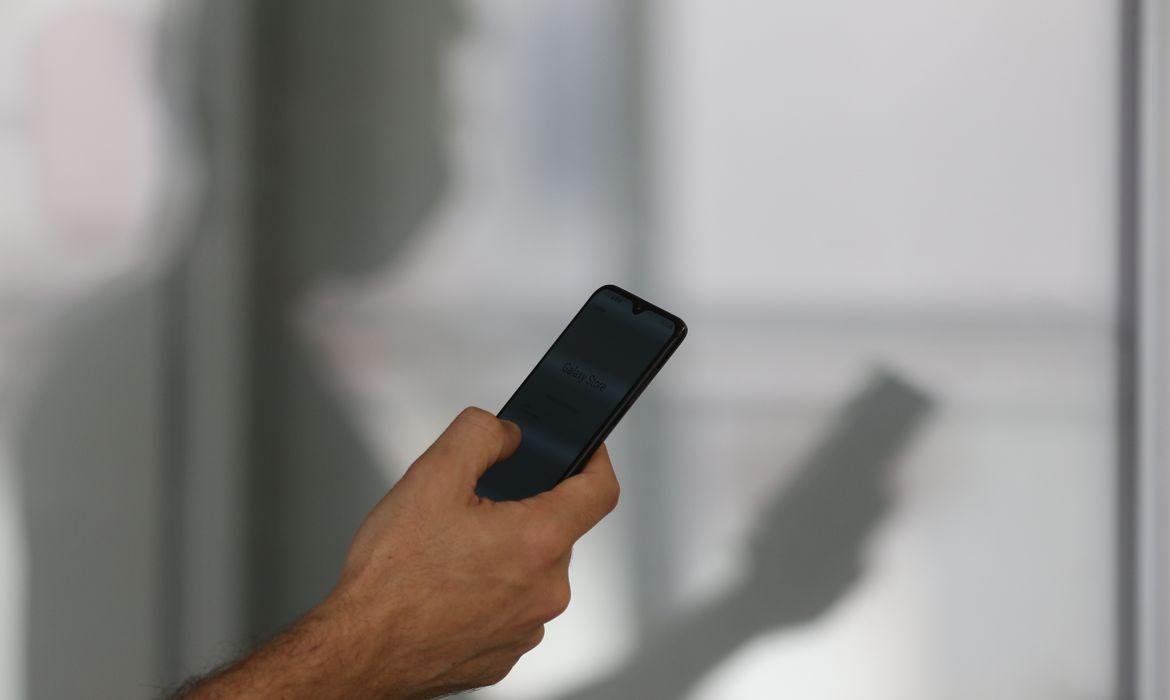 O aparelho celular &eacute; considerado o principal meio de comunica&ccedil;&atilde;o do brasileiro