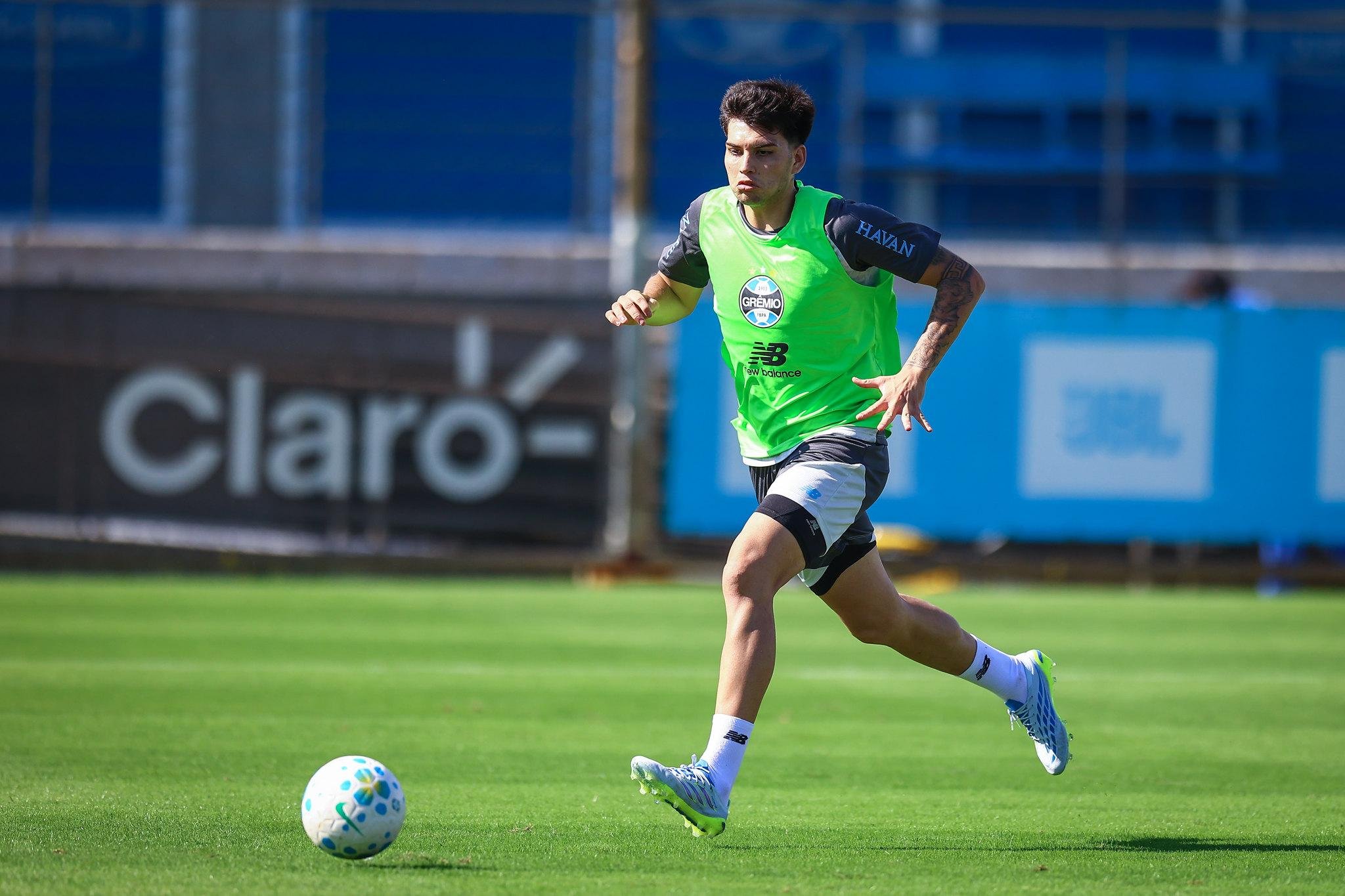 Volante de 21 anos chegou ao Tricolor no in&iacute;cio do ano