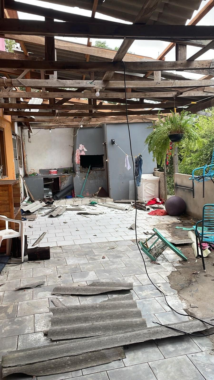 Parob&eacute; teve mais de 300 resid&ecirc;ncias destelhadas com o vendaval da quinta-feira
