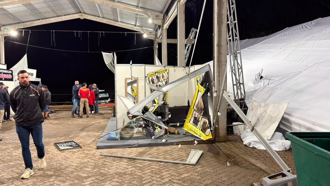 Temporal com ventos fortes atinge Expo Dom Feliciano