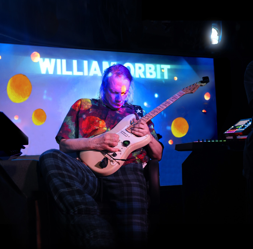 Como artista solo, William Orbit tamb&eacute;m lan&ccedil;ou trabalhos pr&oacute;prios