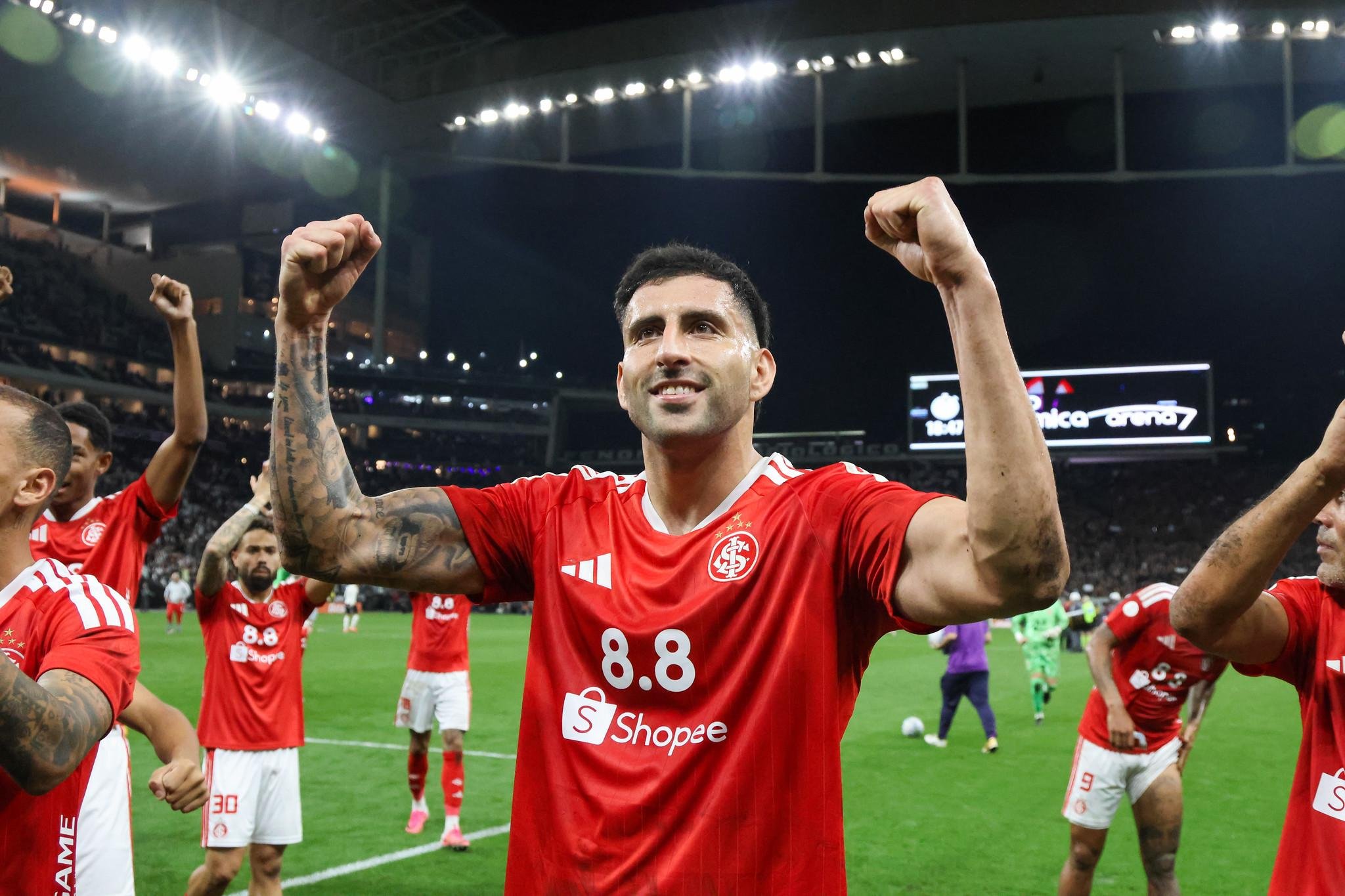 Marip&aacute;n, ap&oacute;s algumas m&aacute;s atua&ccedil;&otilde;es em seus primeiros jogos, se firmou na zaga