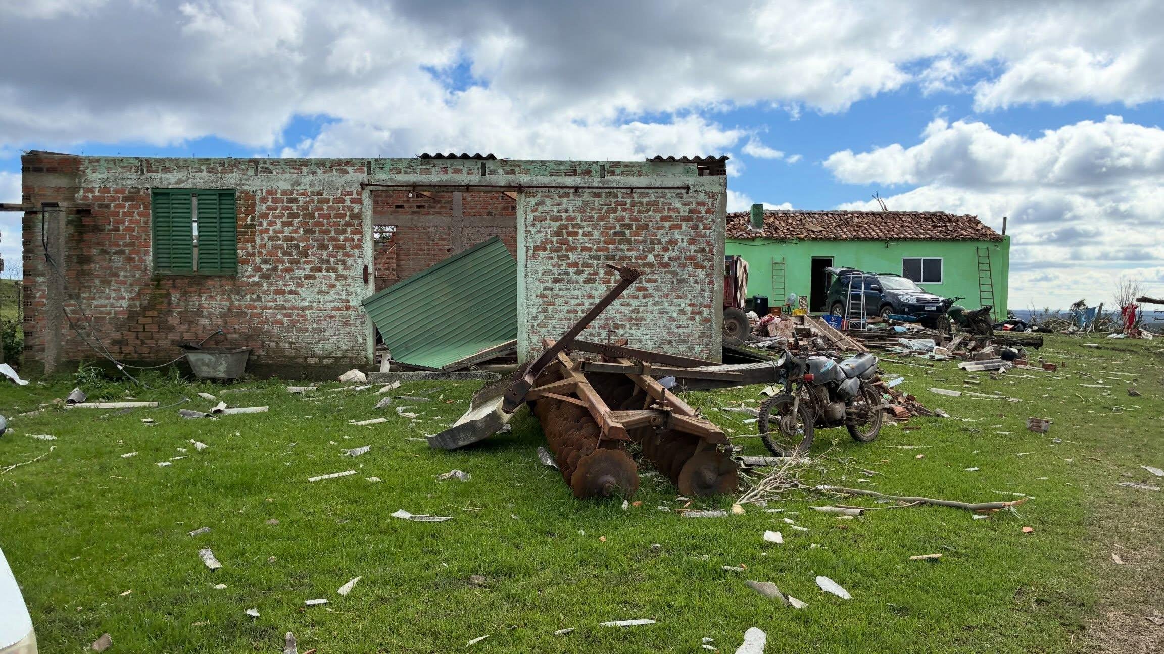 Tornado causou estragos na zona rural de Pedro Os&oacute;rio