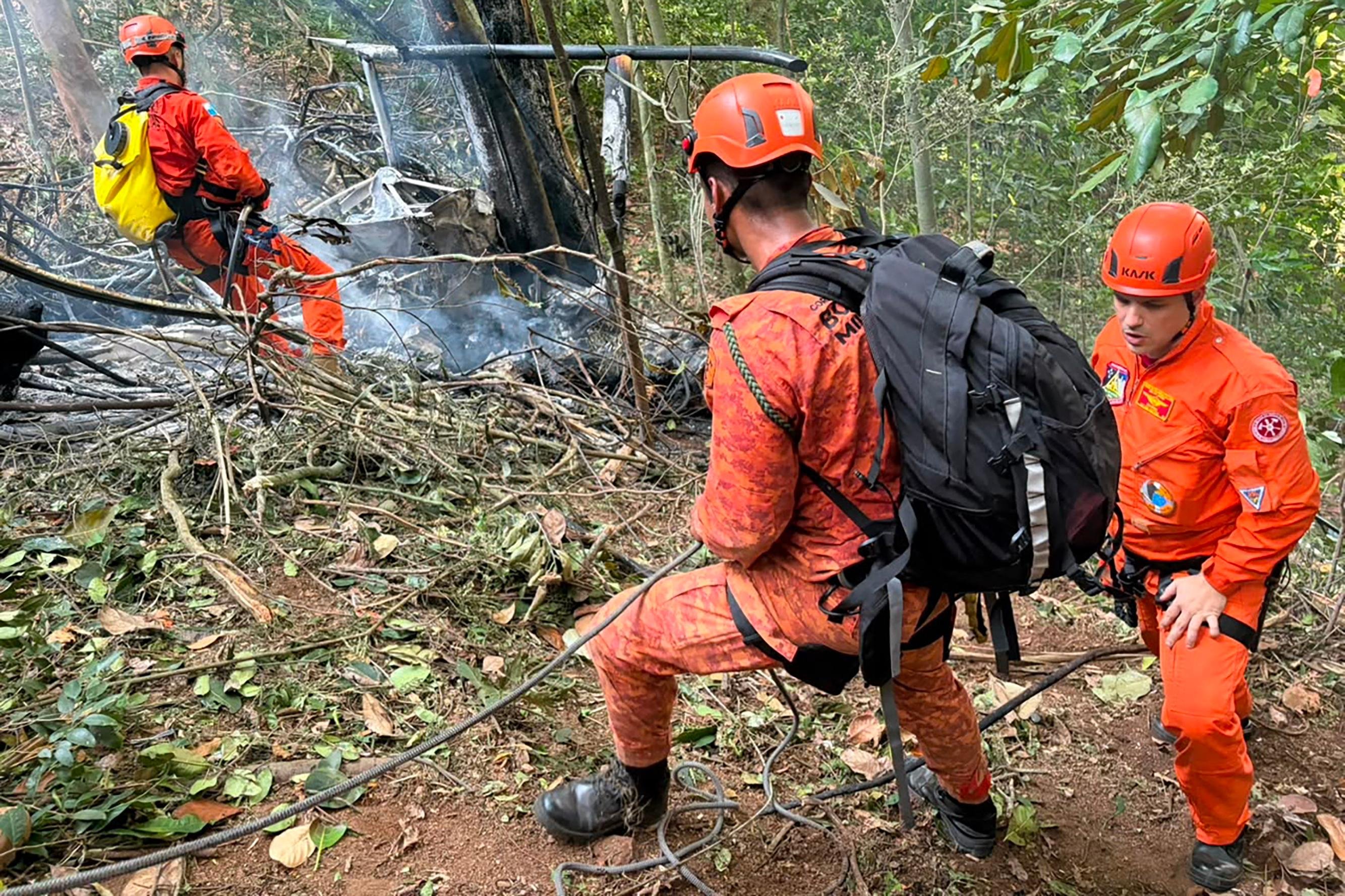 Helic&oacute;ptero cai e deixa quatro mortos no Rio de Janeiro