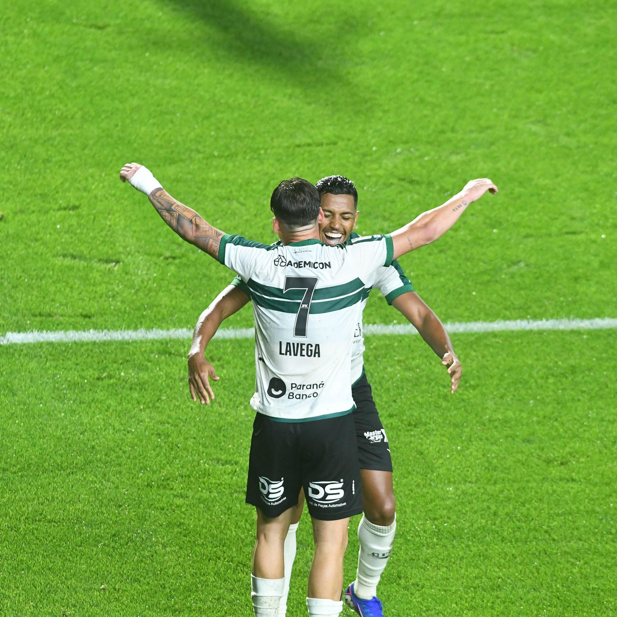 Coritiba venceu com gols de Tiago C&oacute;ser e Pedro Rocha