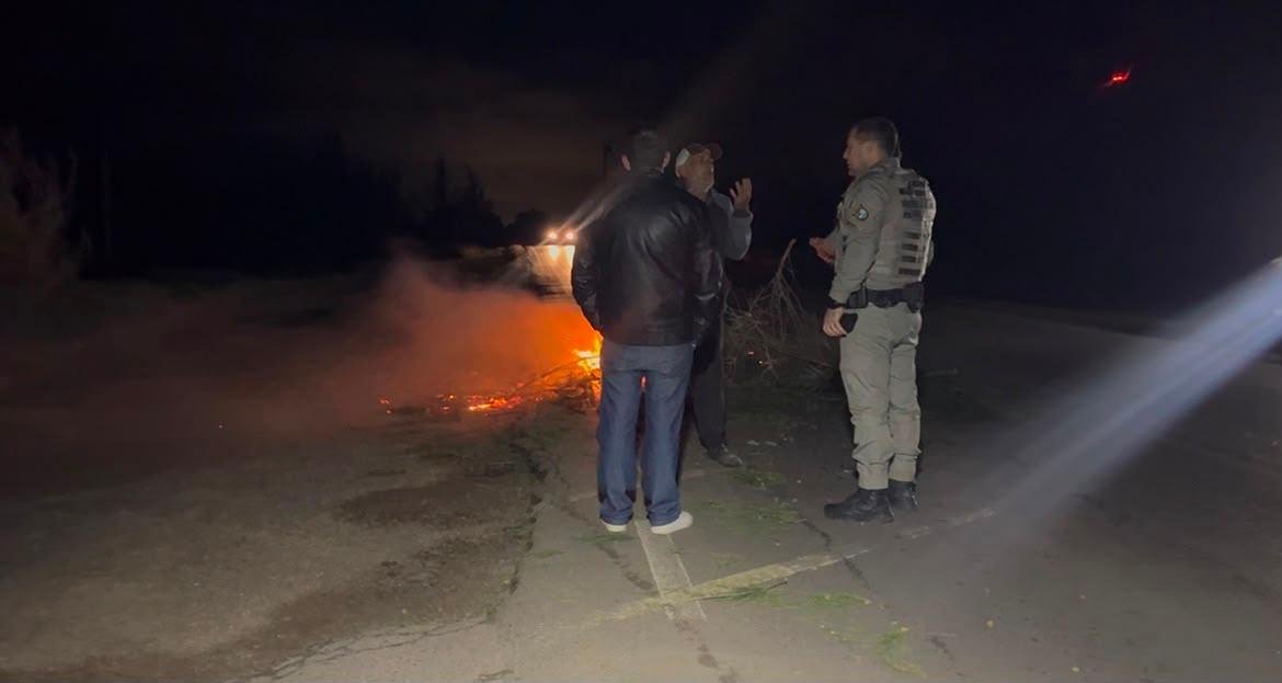 Manifesta&ccedil;&atilde;o foi realizada por moradores do bairro Tiaraju, de Tramanda&iacute;, nas margens da ERS 786