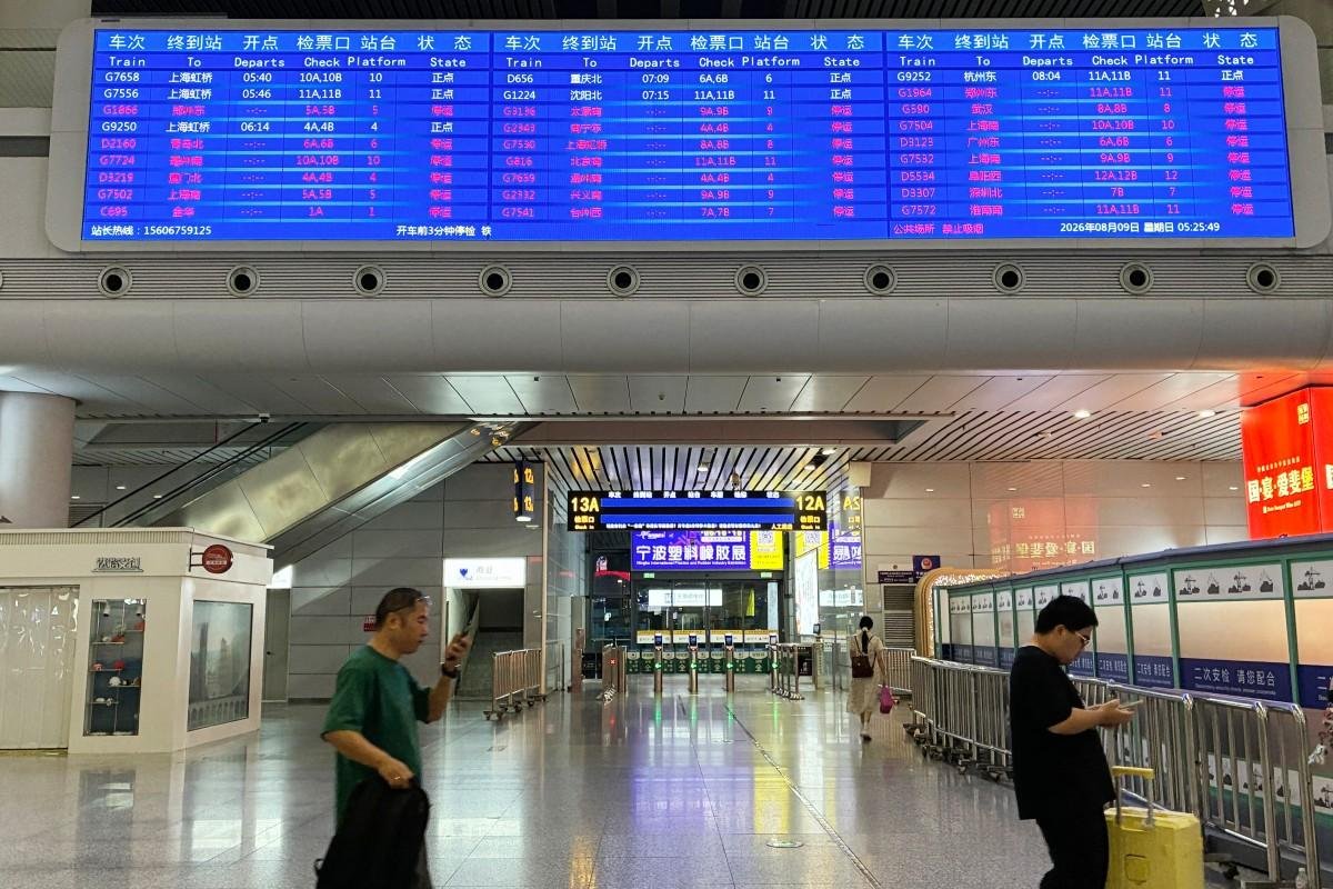 Aproximadamente 1.400 voos dos dois principais aeroportos de Xangai foram cancelados neste domingo