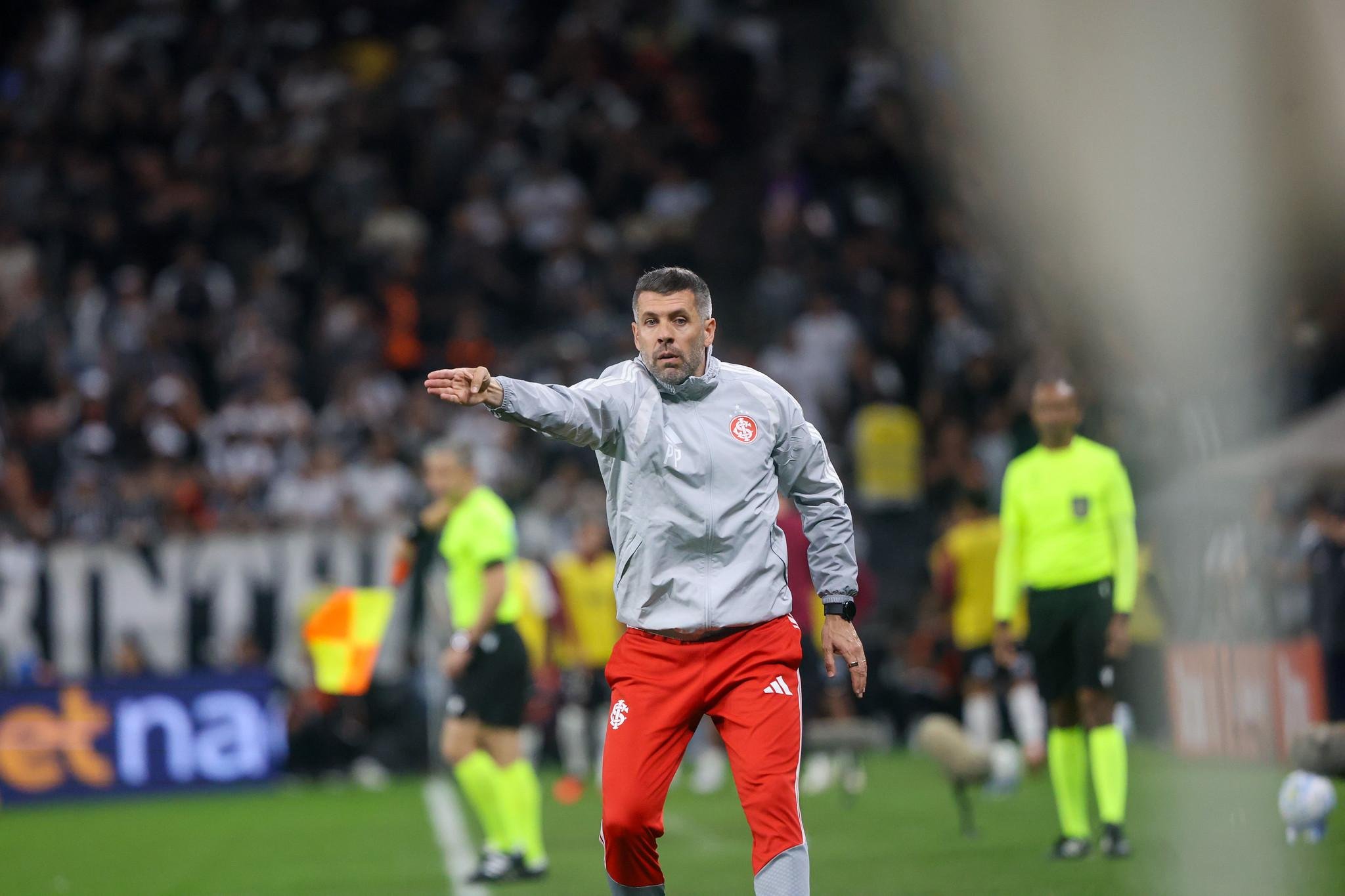 Paulo Pezzolano valorizou o ponto conquistado fora de casa, mas lamentou chances desperdi&ccedil;as no final do jogo