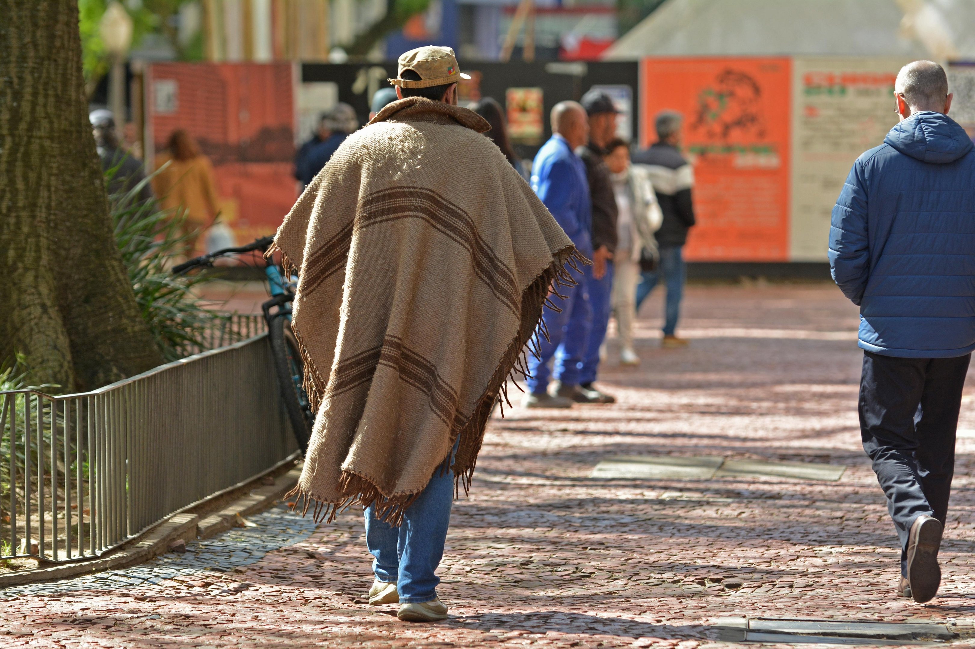 Em Porto Alegre, mesmo com sol, as temperaturas baixaram em rela&ccedil;&atilde;o ao fim de semana, com 4,5&ordm;C no Aeroclube do Rio Grande do Sul em Bel&eacute;m Novo