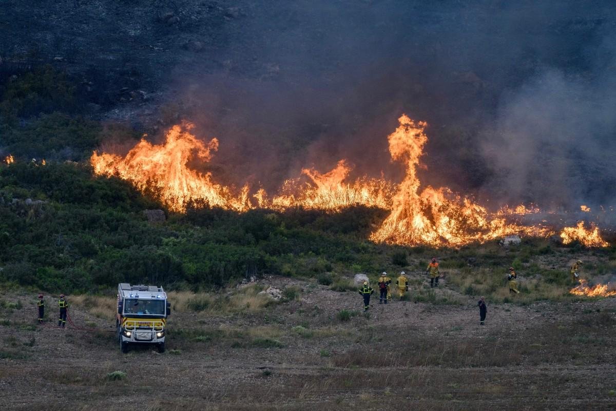 Ondas de calor registradas nos &uacute;ltimos tr&ecirc;s meses alimentou enormes inc&ecirc;ndios florestais