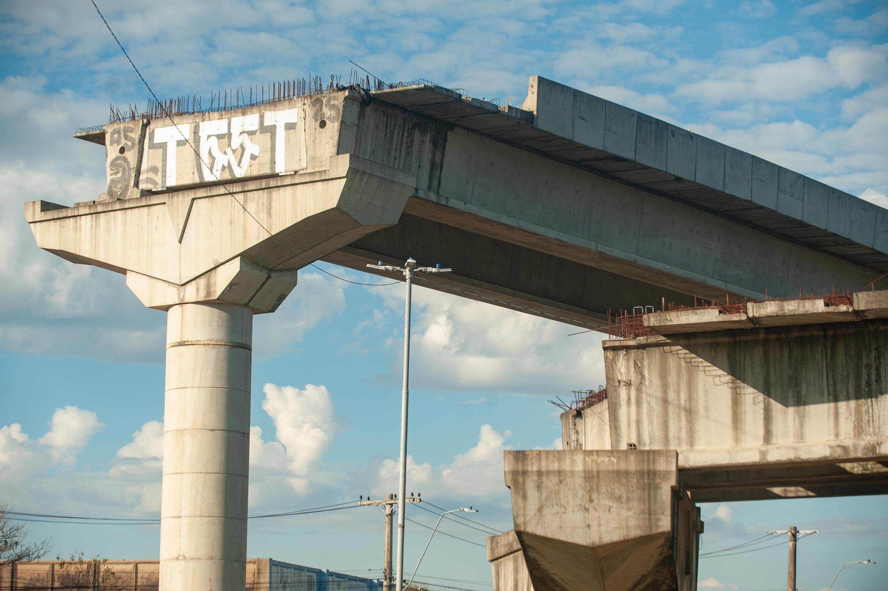 Em junho, foi assinado contrato de R$ 524,9 milh&otilde;es com o Cons&oacute;rcio Ponte Gua&iacute;ba, formado pela Construtora Cidade e pela Arteleste Constru&ccedil;&otilde;es
