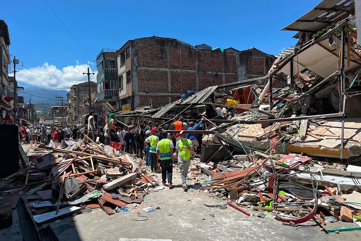 Passa de 180 o n&uacute;mero de mortos em terremoto na Col&ocirc;mbia
