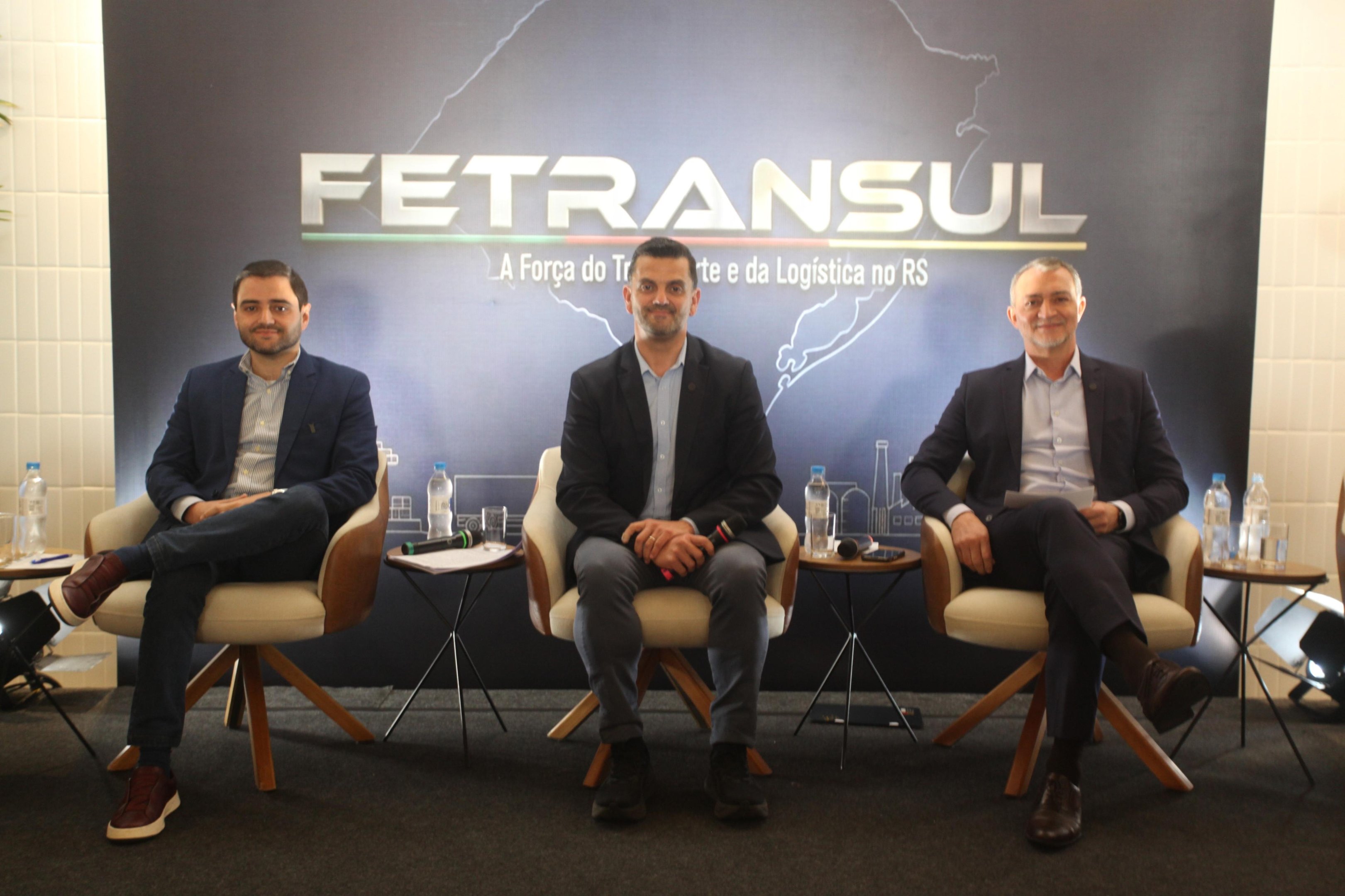 Gabriel Souza, Maranata e Pretto durante painel de Fetransul