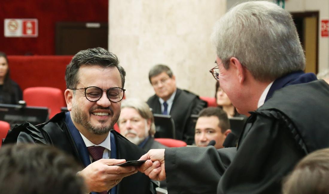Francisco Donizete Gomes tomou posse como novo desembargador federal no Tribunal Regional Federal da 4&ordf; Regi&atilde;o (TRF4)