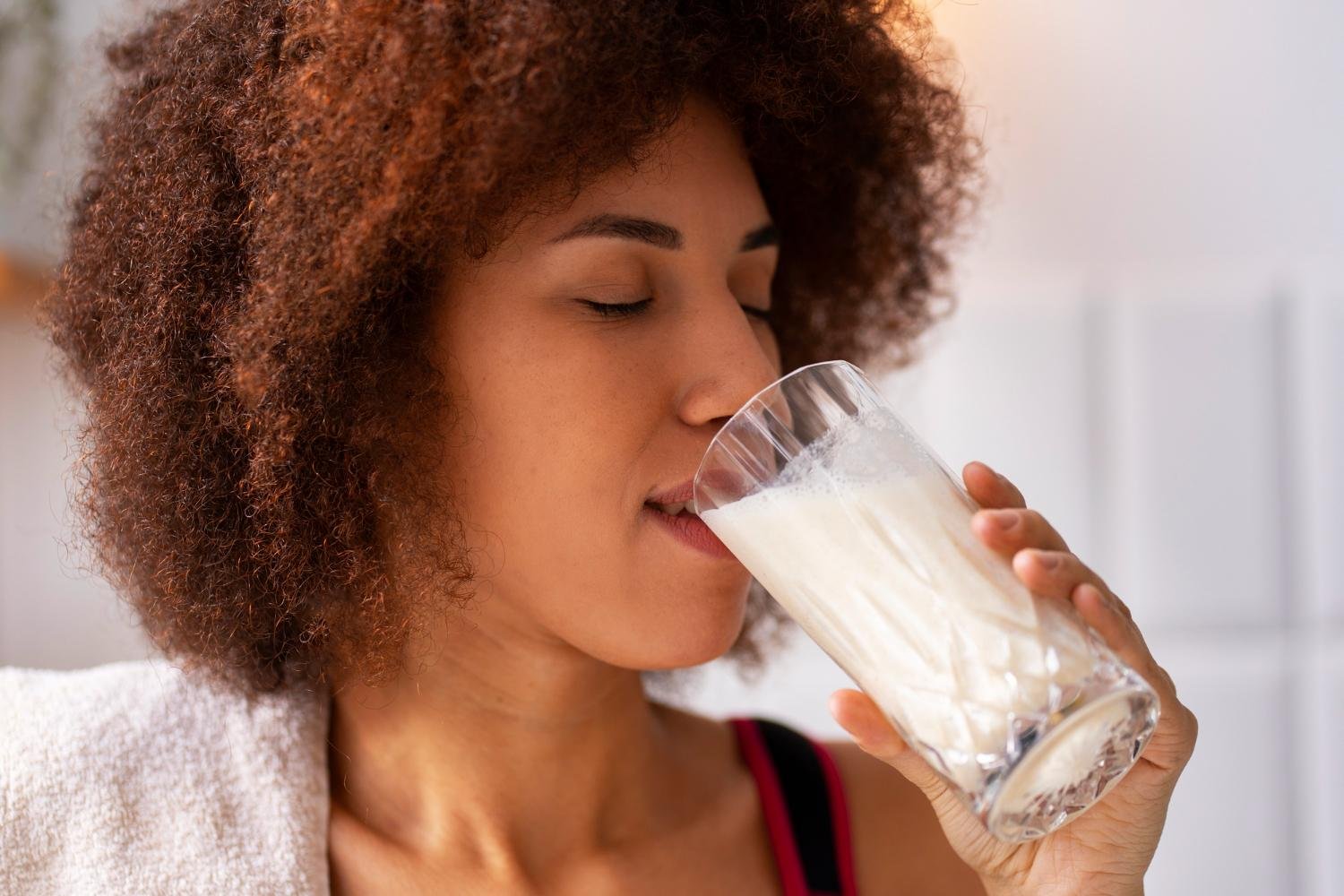 Estudos demonstram que beber leite depois da atividade f&iacute;sica ajuda na s&iacute;ntese proteica muscular e contribui para a reidrata&ccedil;&atilde;o