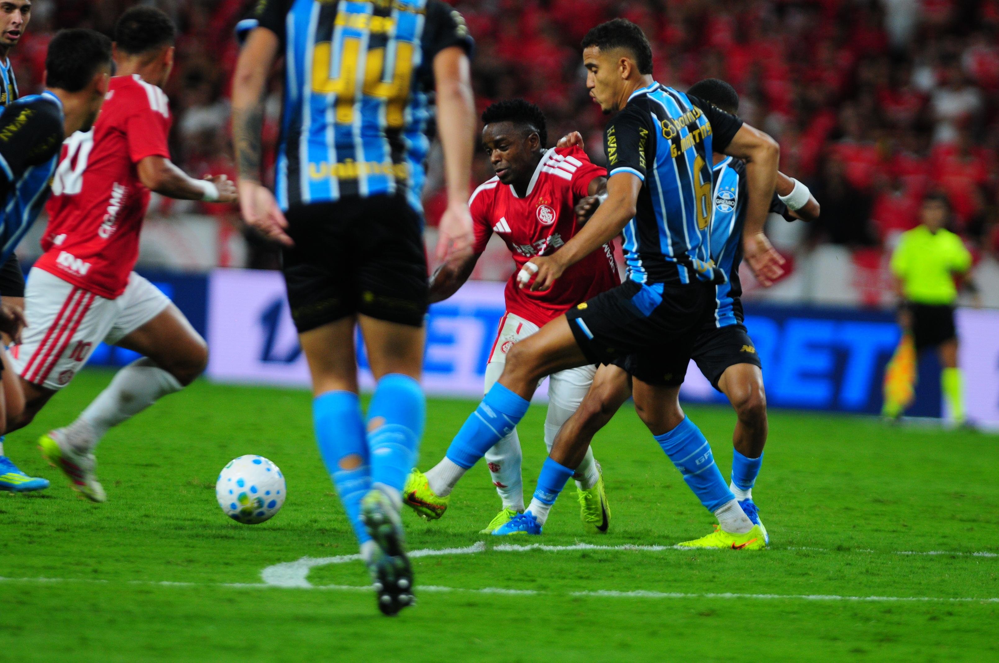 Cl&aacute;ssico Gre-Nal valendo vaga nas semifinais ser&aacute; decido na Arena