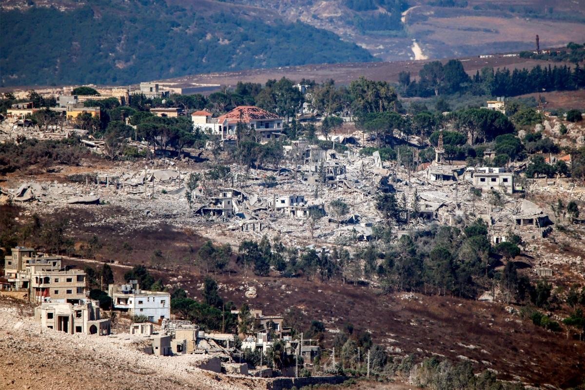 Bombardeios a&eacute;reos e uma invas&atilde;o terrestre no sul que, segundo o L&iacute;bano, causaram mais de 4.300 mortes