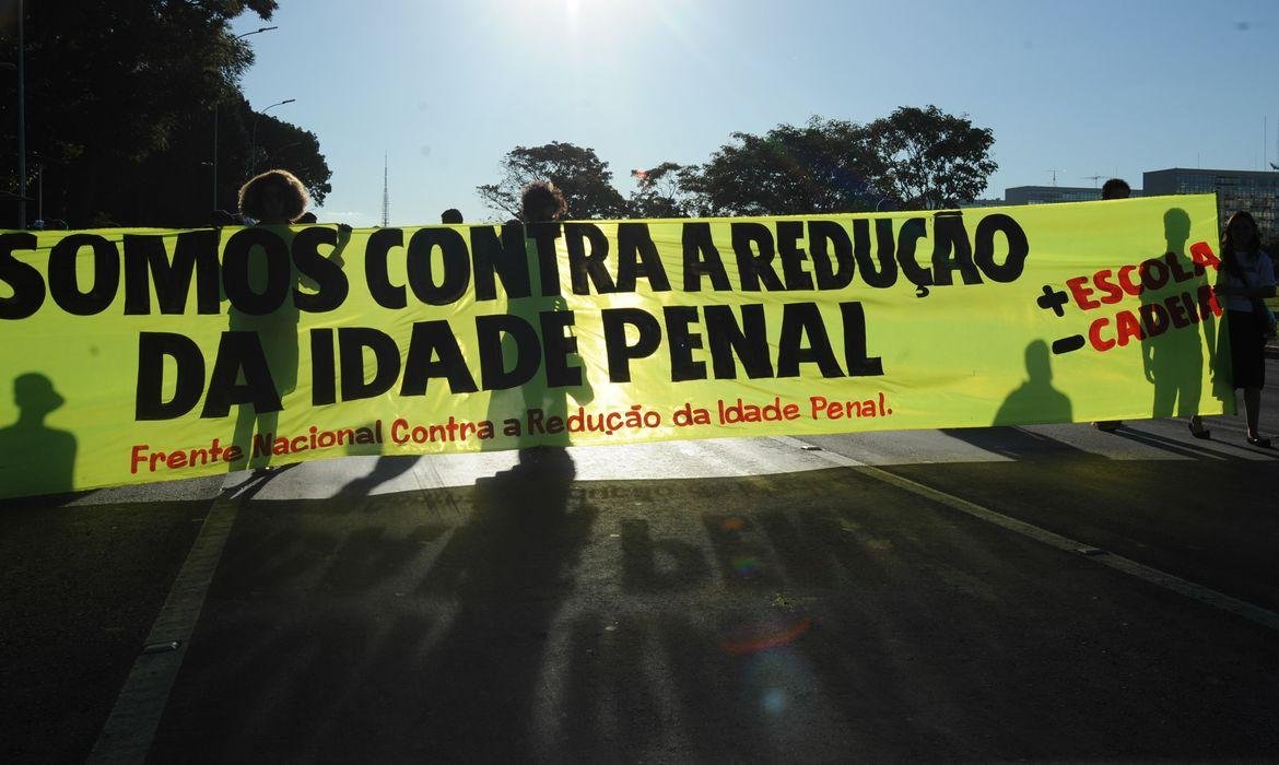 Grupos manifestam com a redu&ccedil;&atilde;o da maioridade penal
