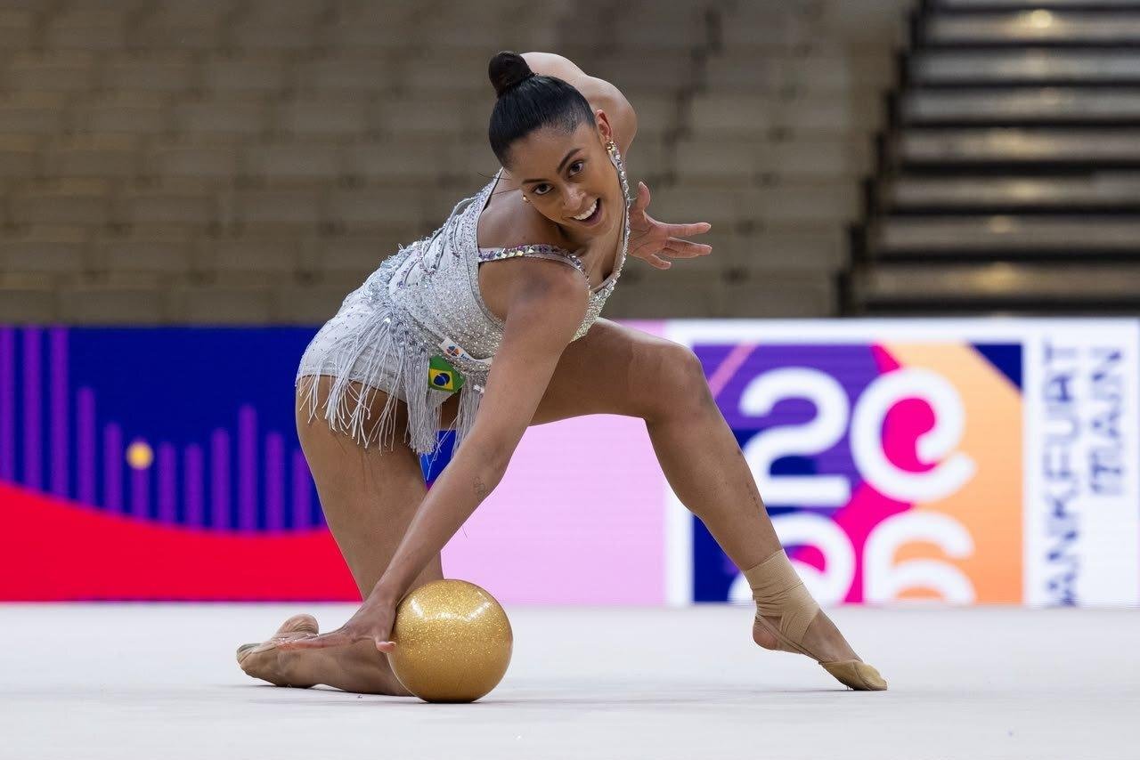 B&aacute;rbara Domingos foi campe&atilde; pan-americana e &eacute; a principal atleta brasileira no individual geral