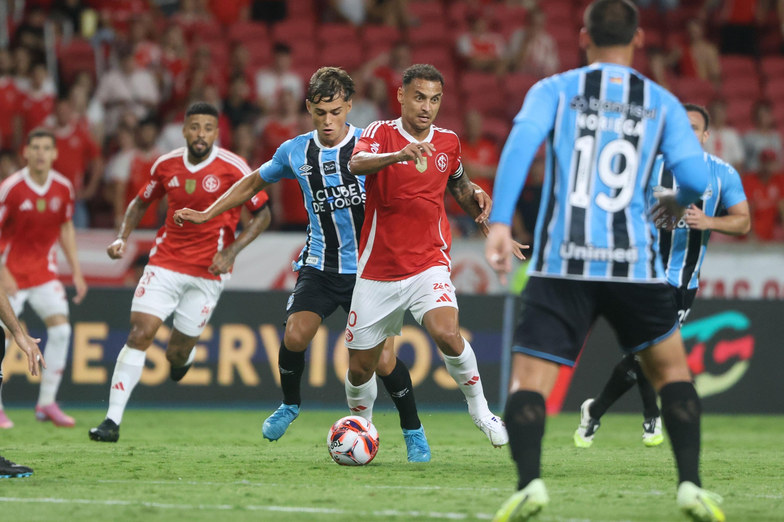 Gr&ecirc;mio e Inter v&atilde;o se enfrentar pelas quartas de final da Copa do Brasil