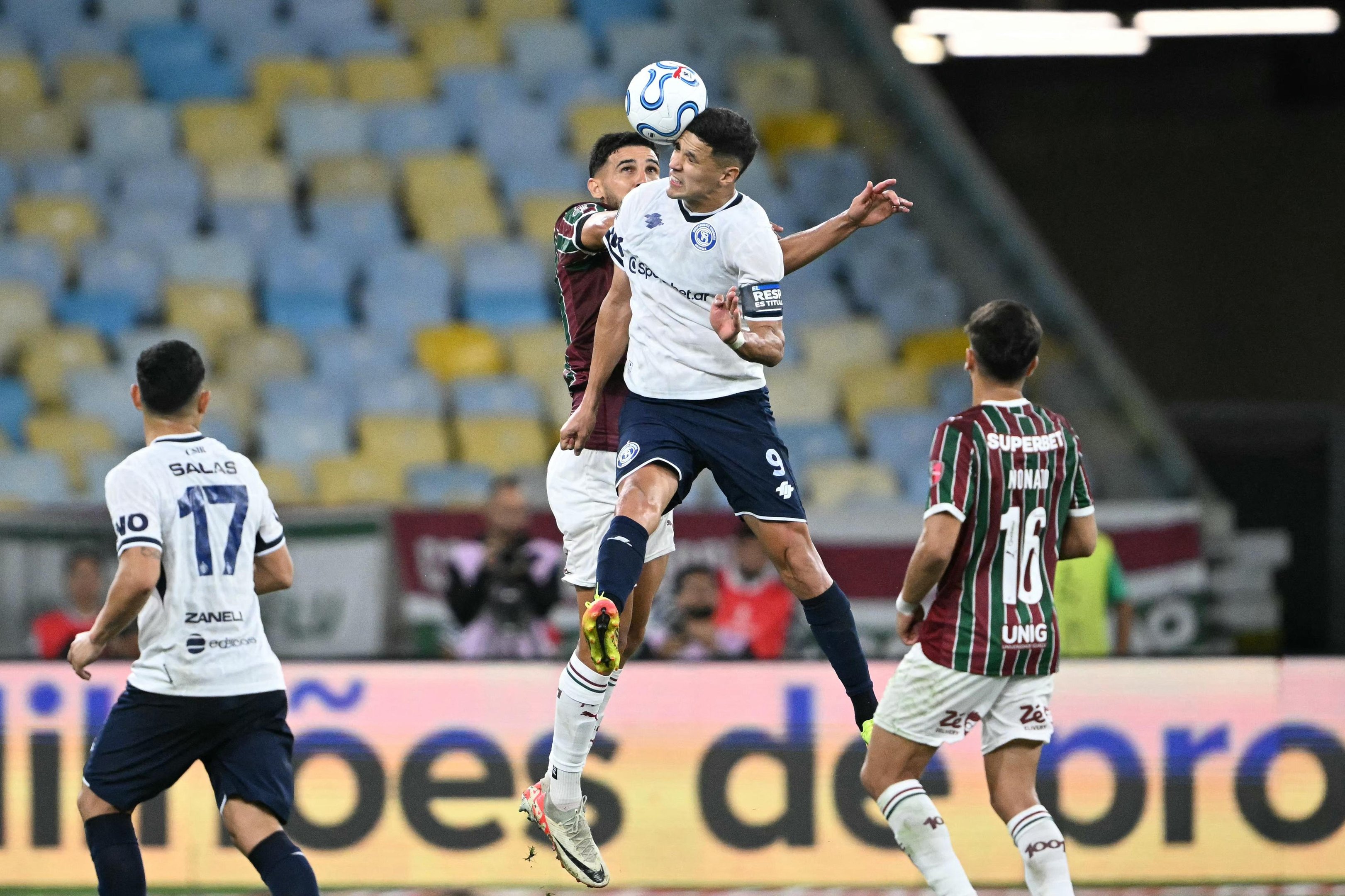 Camisa 9 &eacute; artilheiro da competi&ccedil;&atilde;o continental