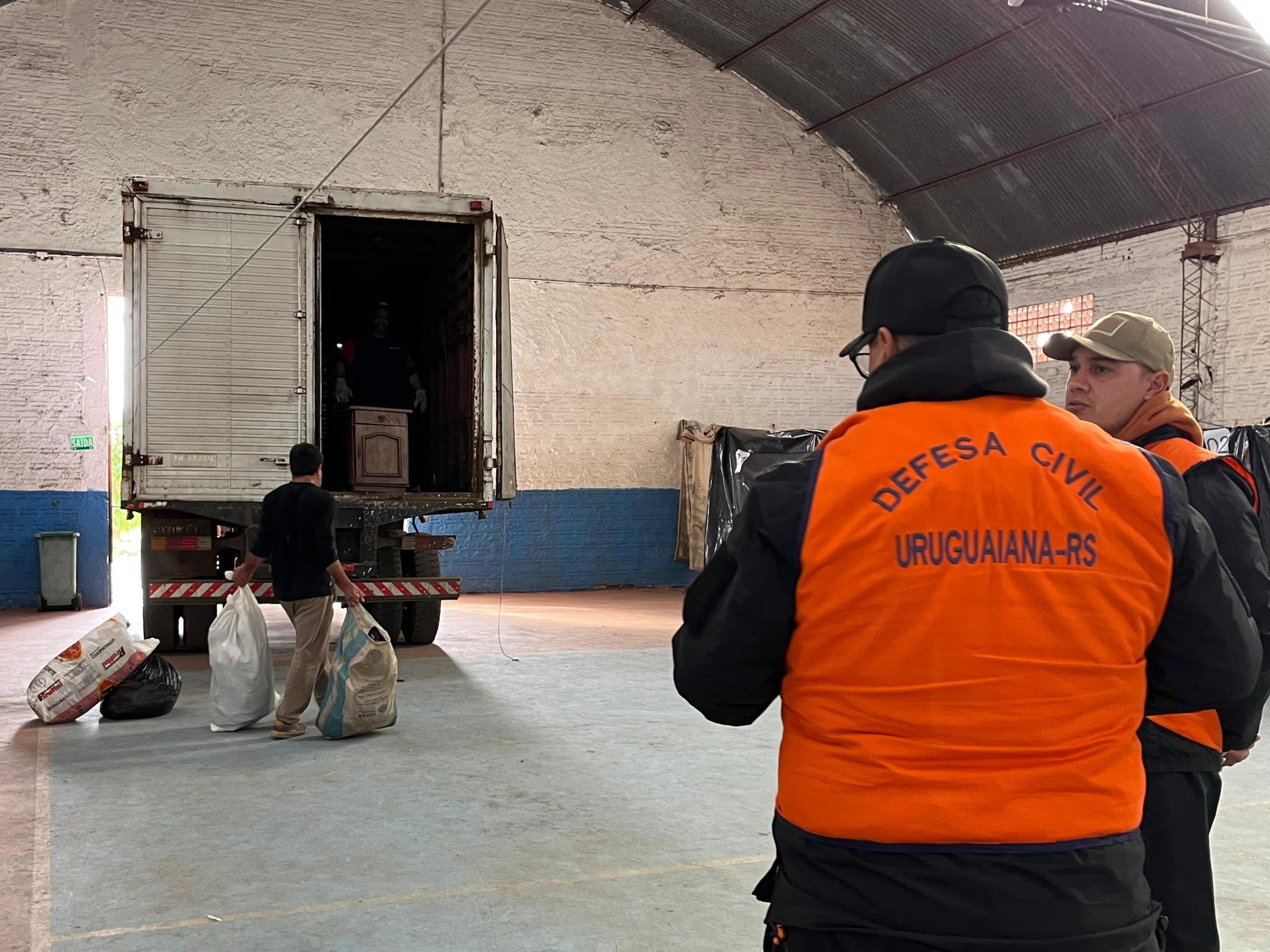 A Defesa Civil Municipal auxilia no retorno das pessoas &agrave;s suas resid&ecirc;ncias