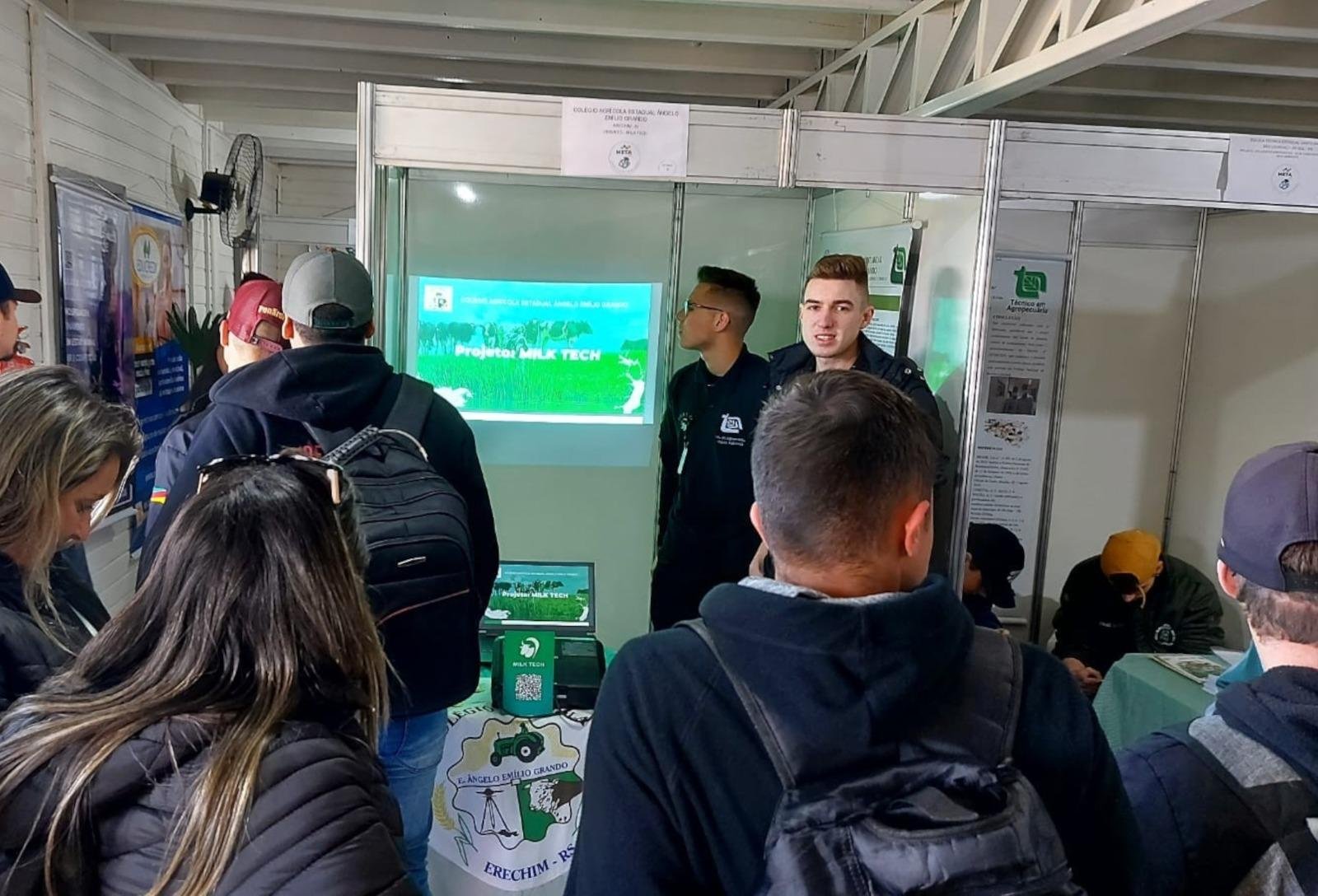 Programa&ccedil;&atilde;o ocorre ao longo de toda a feira, com atividades abertas ao p&uacute;blico em sua sede no parque